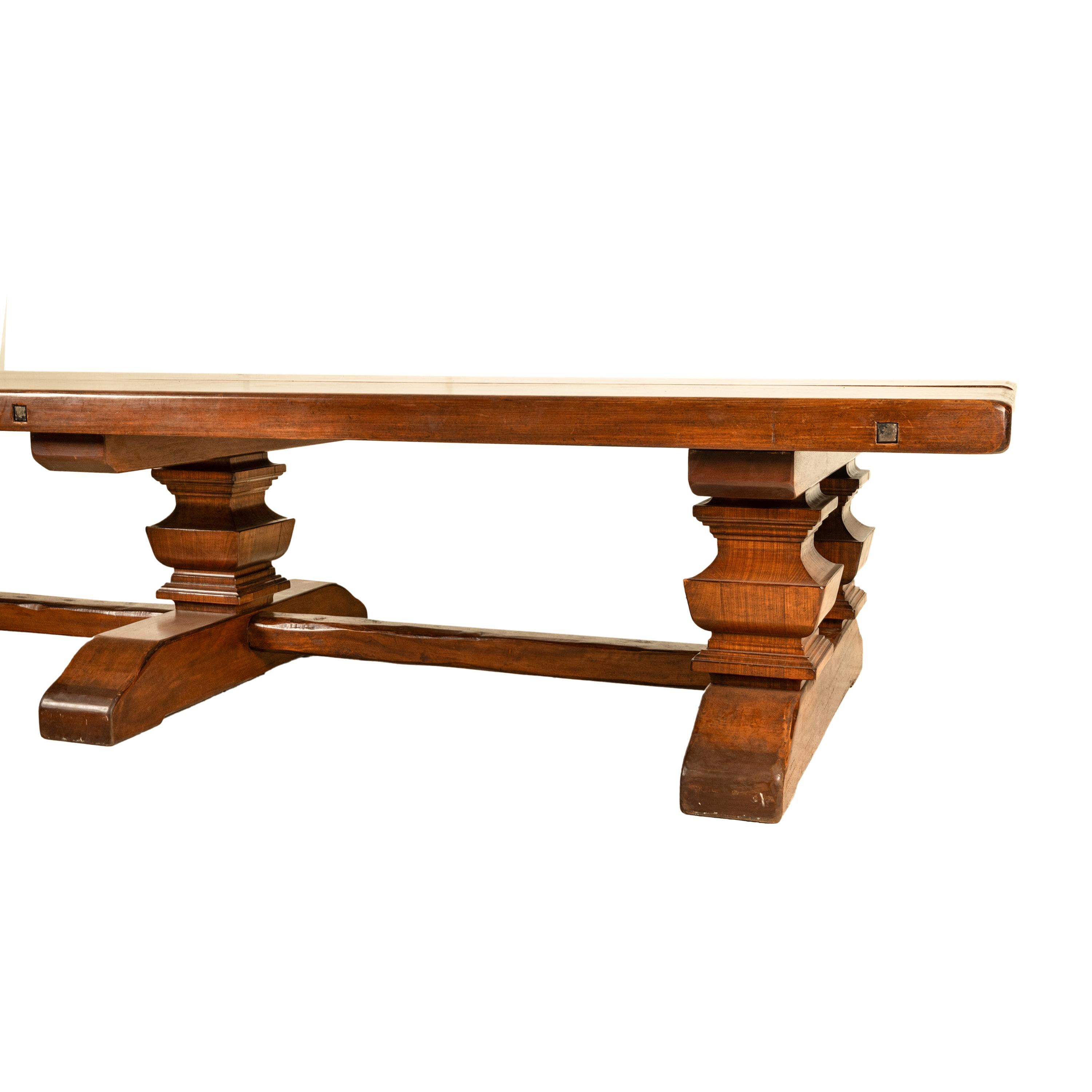 Ancienne table de réfectoire monumentale en noyer italien du 19e siècle, 16 places et plus en vente 11