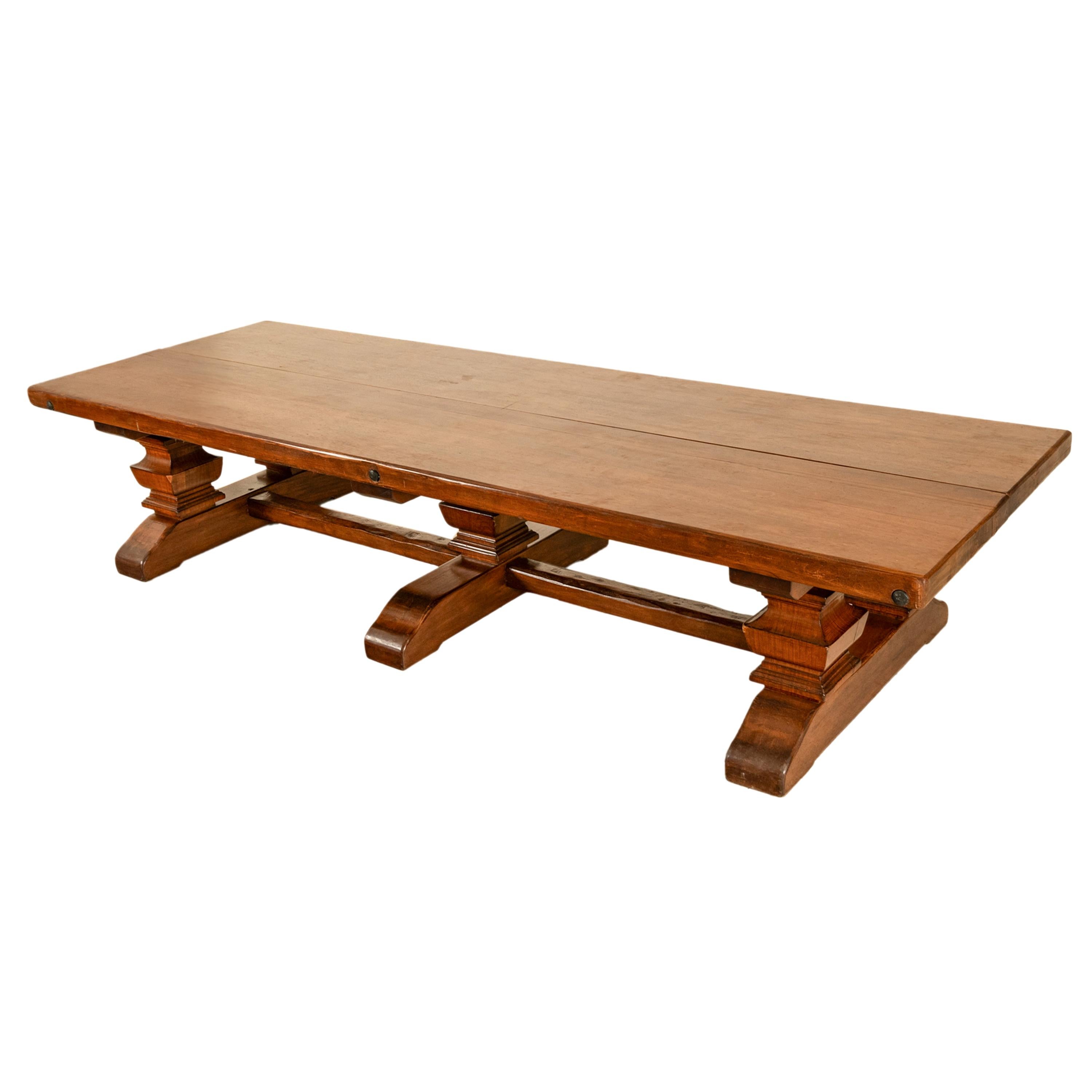 XIXe siècle Ancienne table de réfectoire monumentale en noyer italien du 19e siècle, 16 places et plus en vente