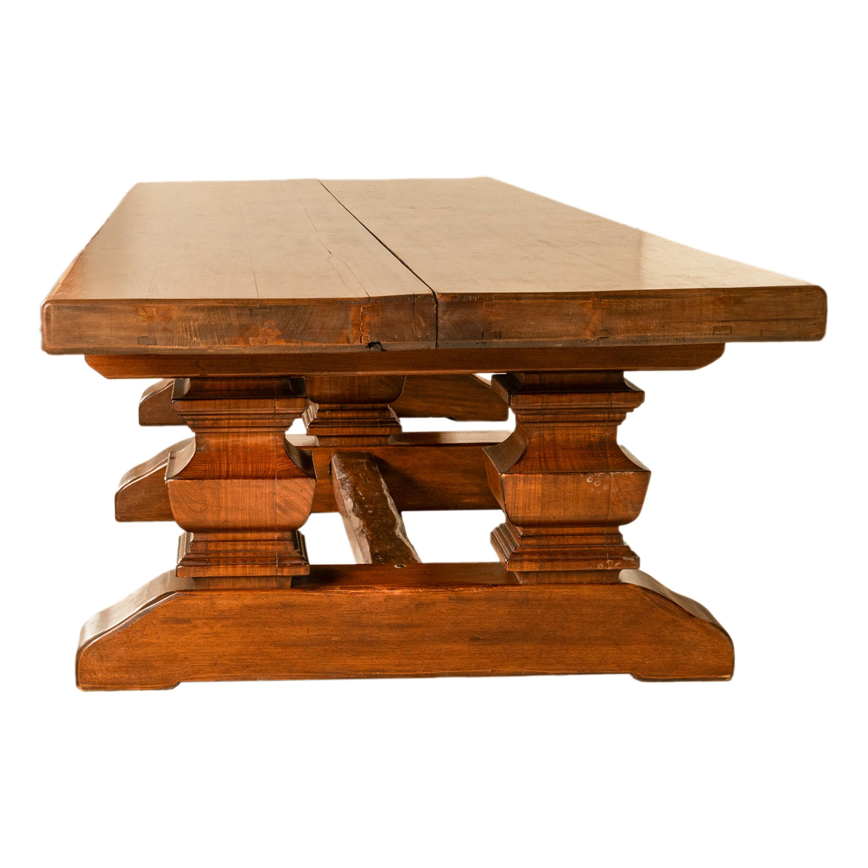Ancienne table de réfectoire monumentale en noyer italien du 19e siècle, 16 places et plus en vente 1