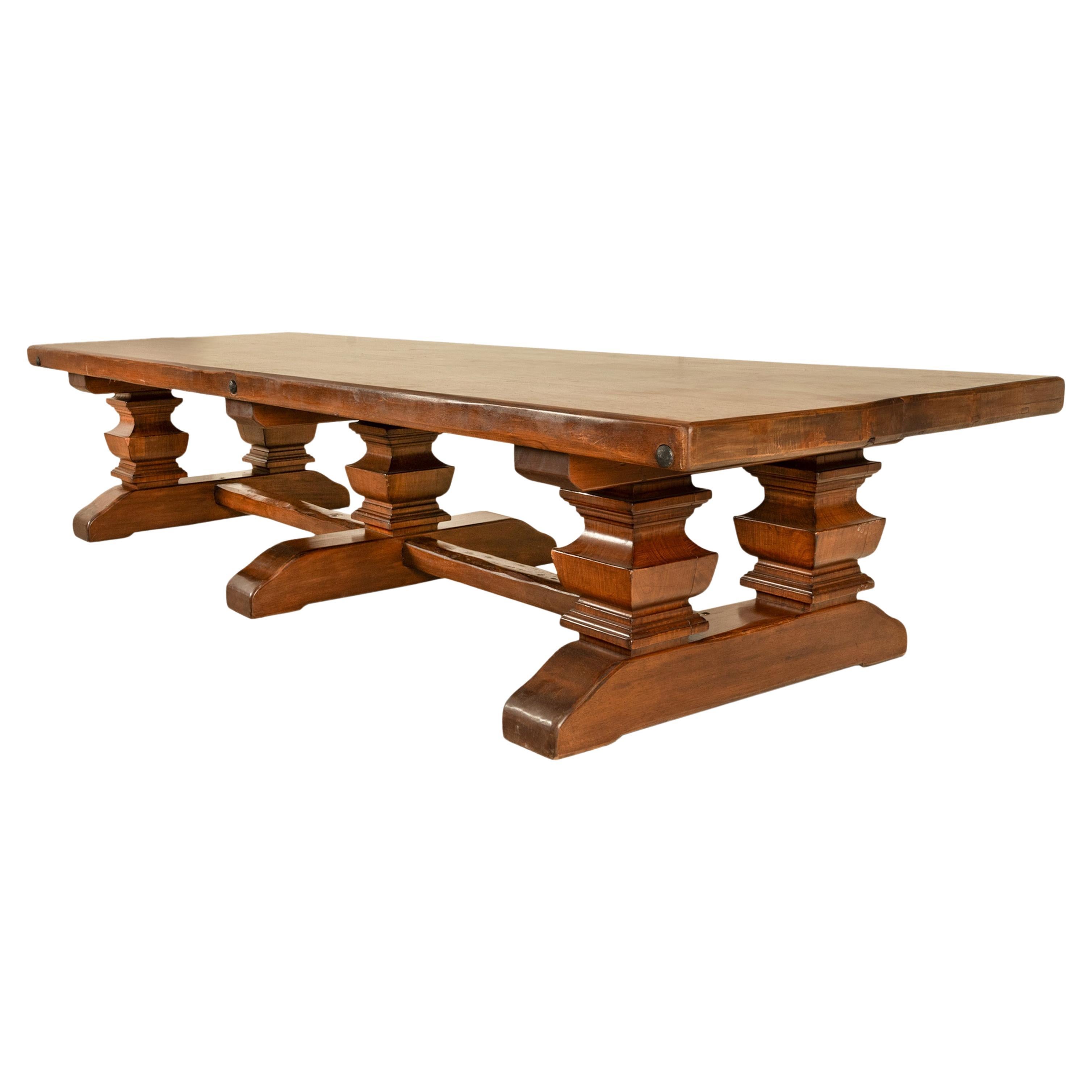 Ancienne table de réfectoire monumentale en noyer italien du 19e siècle, 16 places et plus