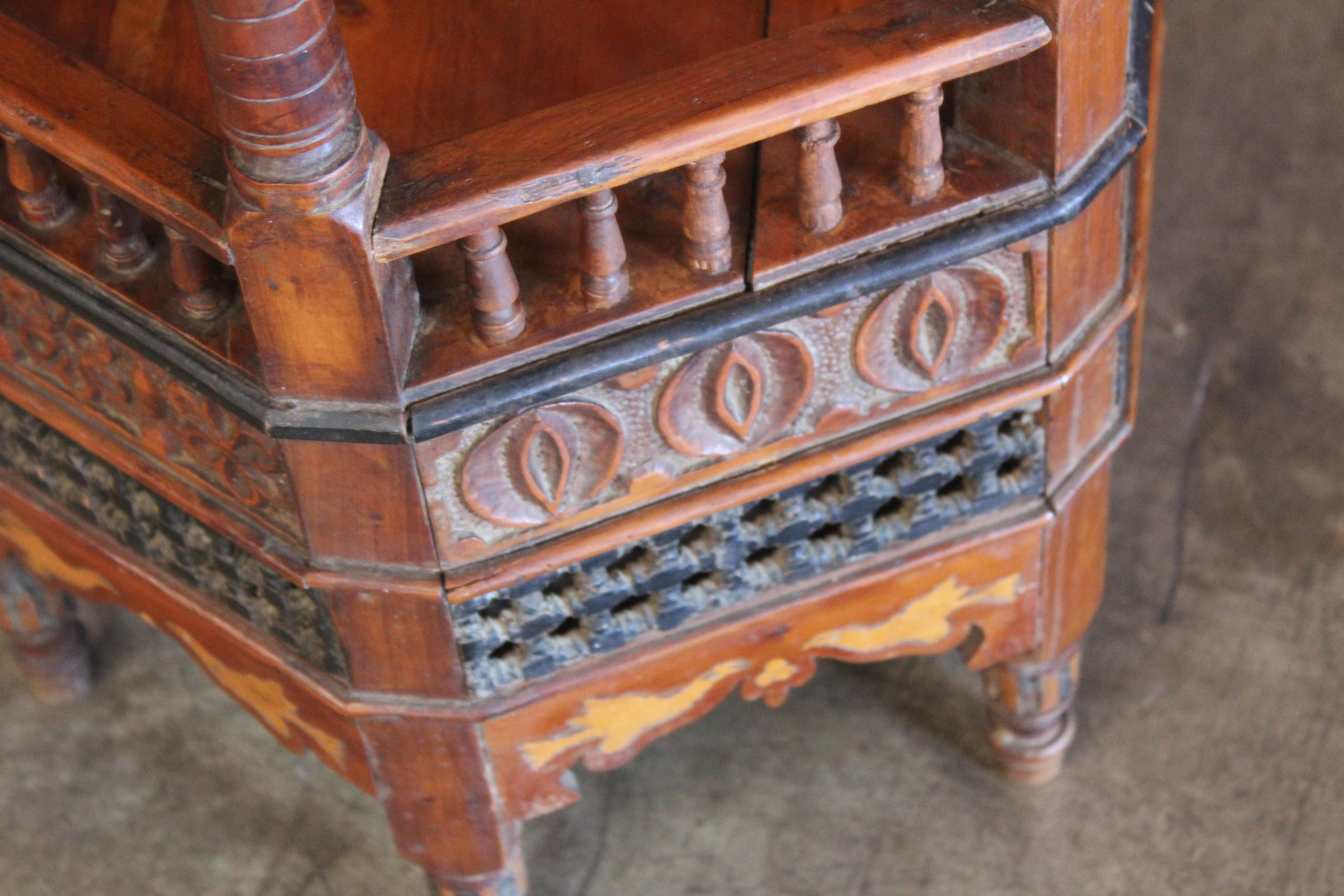Antique 19th Century Moorish Inlaid Side Table with Pearl For Sale 3