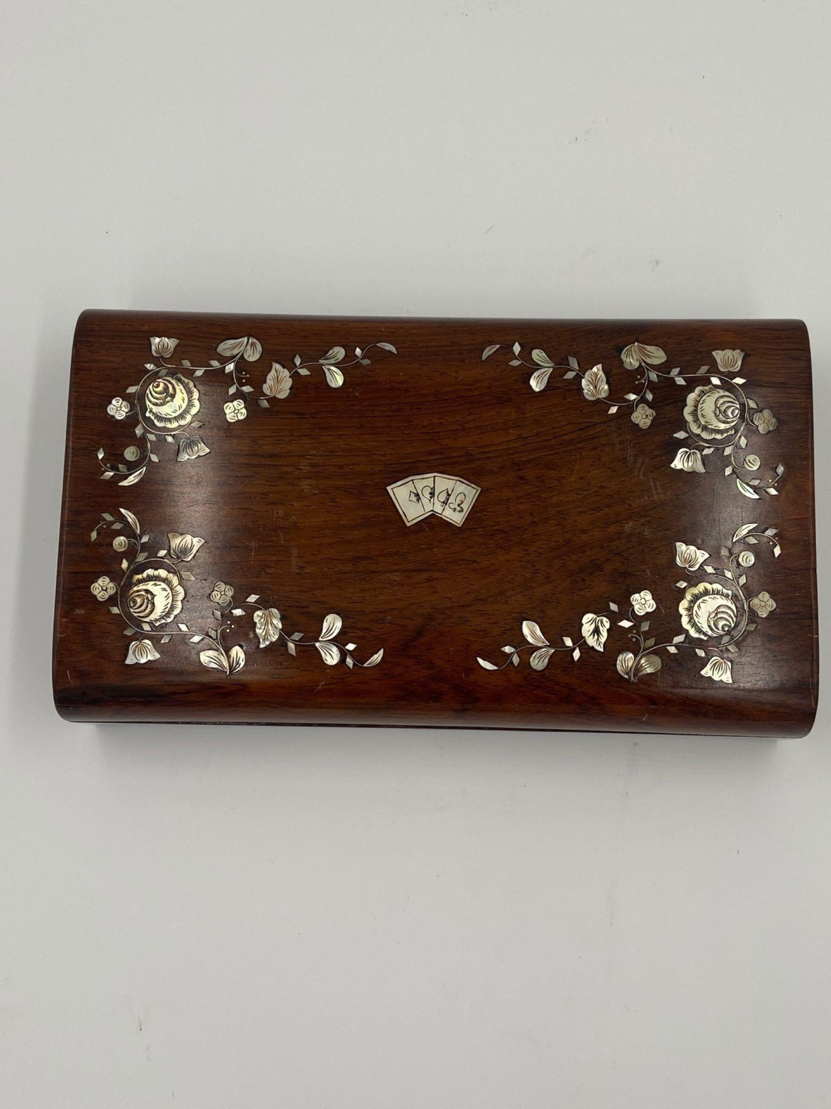 Ancienne boîte à jeux du 19ème siècle en marqueterie de nacre Bon état - En vente à Ipswich, GB