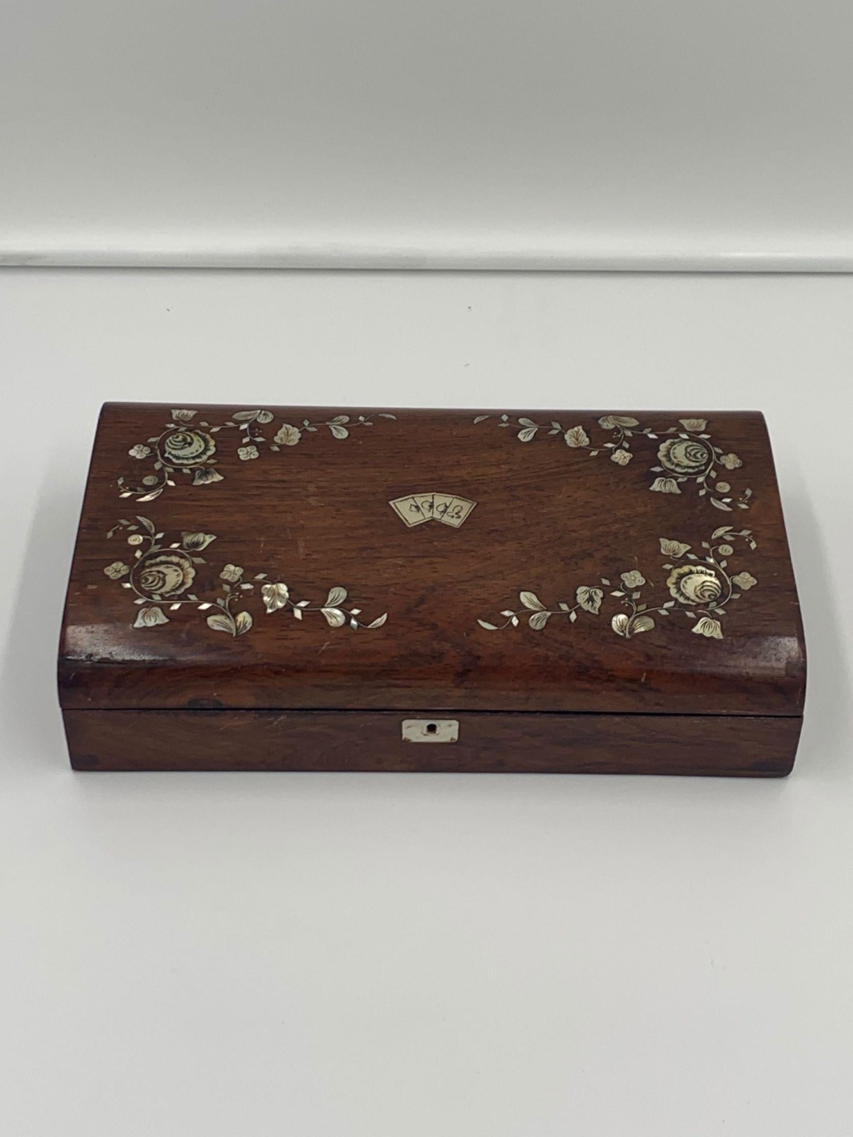 Nacre Ancienne boîte à jeux du 19ème siècle en marqueterie de nacre en vente