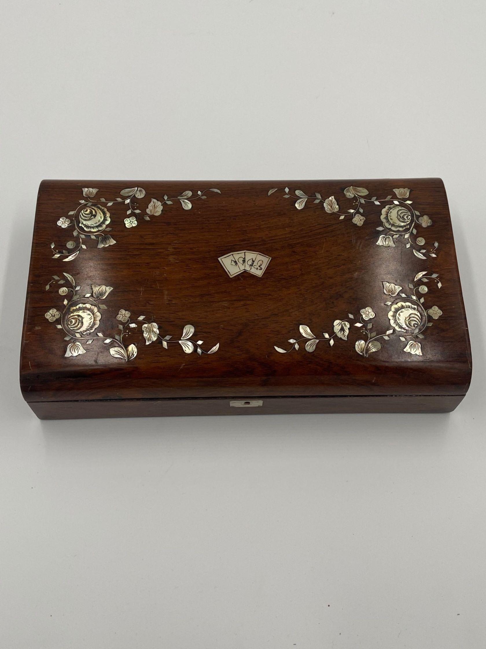 Ancienne boîte à jeux du 19ème siècle en marqueterie de nacre en vente 2