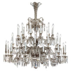 Antico lampadario neoclassico del XIX secolo in cristallo e vetro di Baccarat a 36 luci