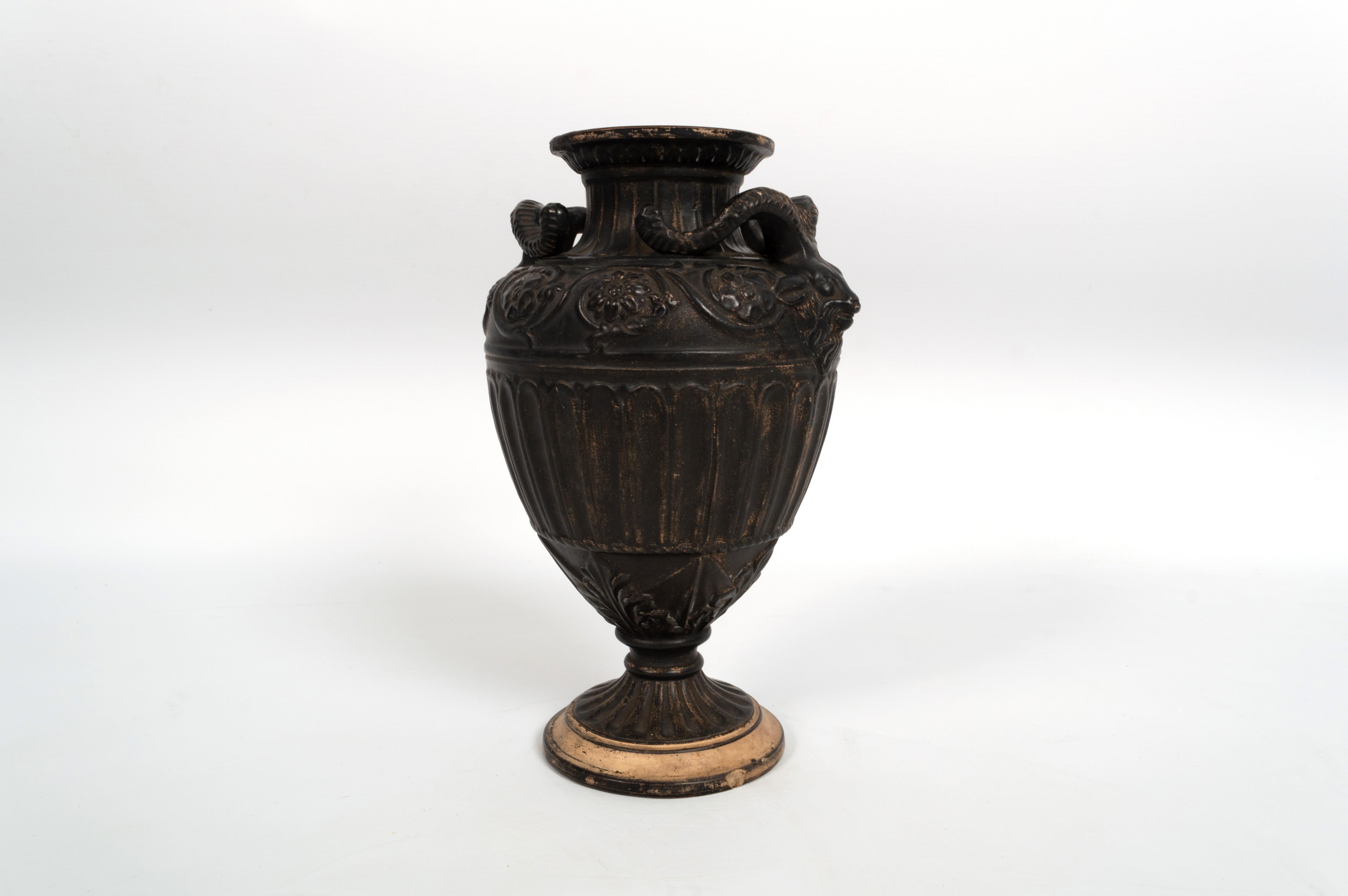 Antique 19th Century Neoclassical Vase By Gerbing & Stephan, Germany, 1892 In Good Condition For Sale In London, GB