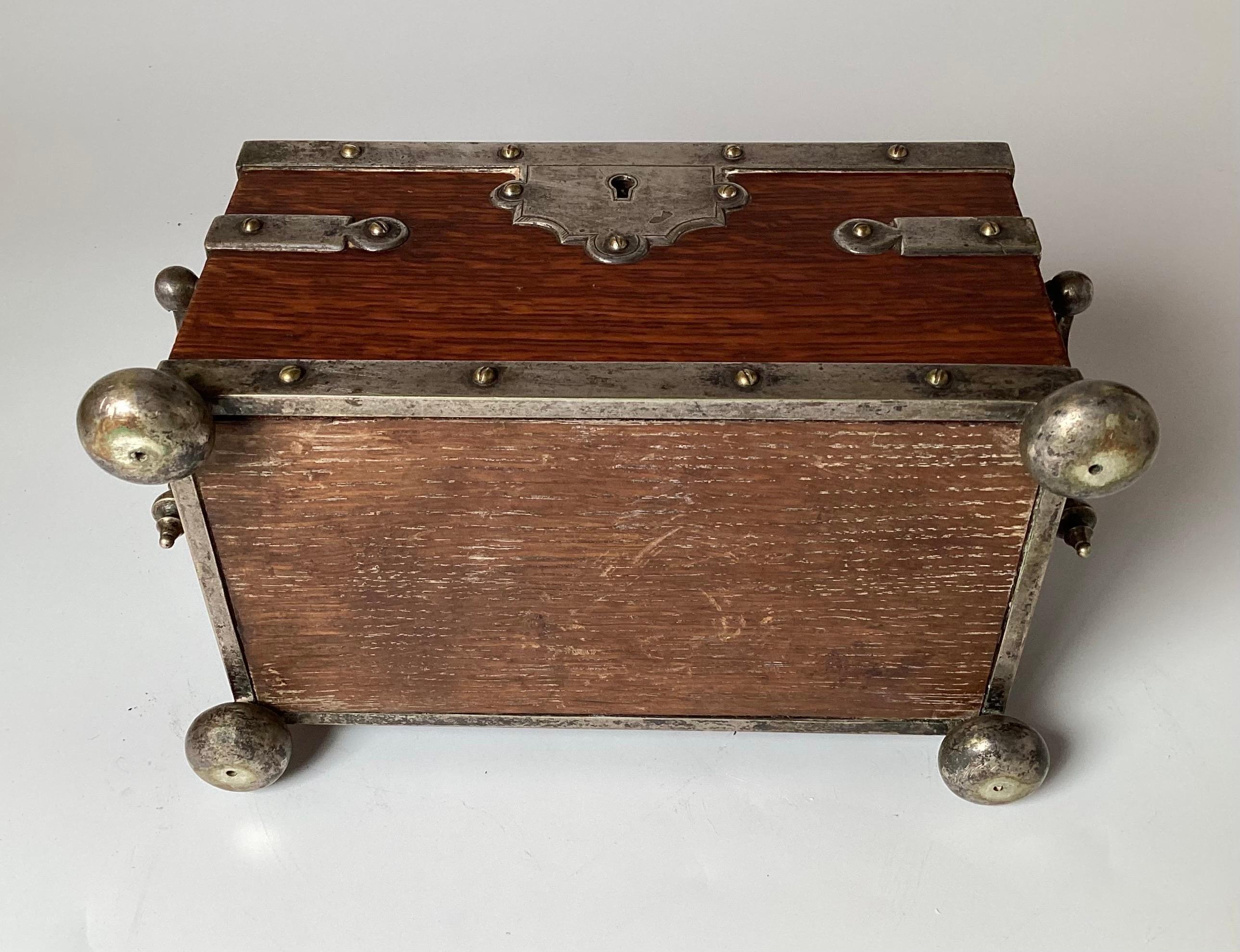Antique 19th Century Oak and Silver Plate Banded Tea Caddy For Sale 4