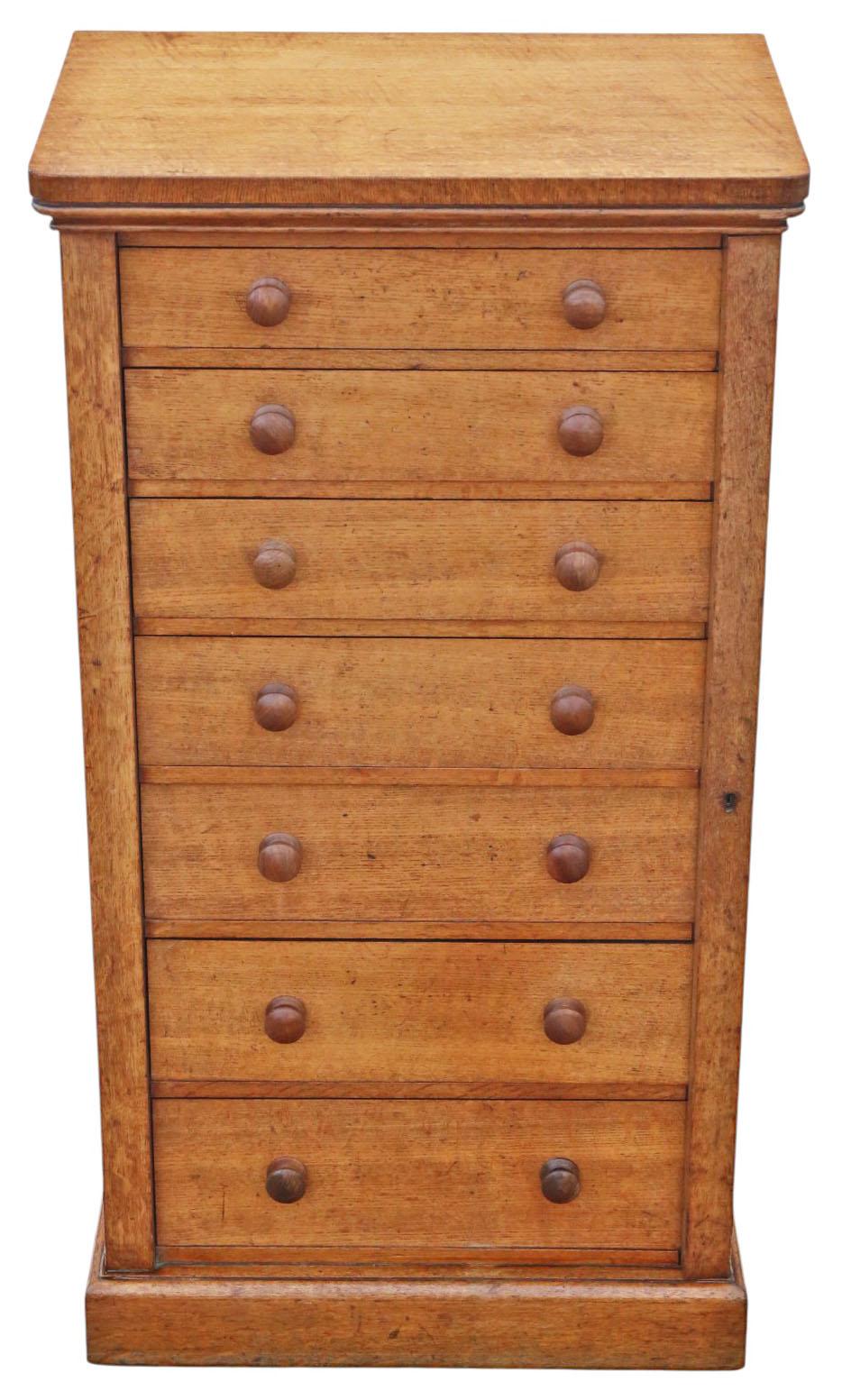 Ancienne commode 7 tiroirs en chêne Wellington du 19ème siècle - Belle qualité par Edwards & Roberts

Charmante commode à sept tiroirs en chêne Wellington du XIXe siècle, pleine d'âge, de caractère et de patine. Cette pièce de grande qualité,