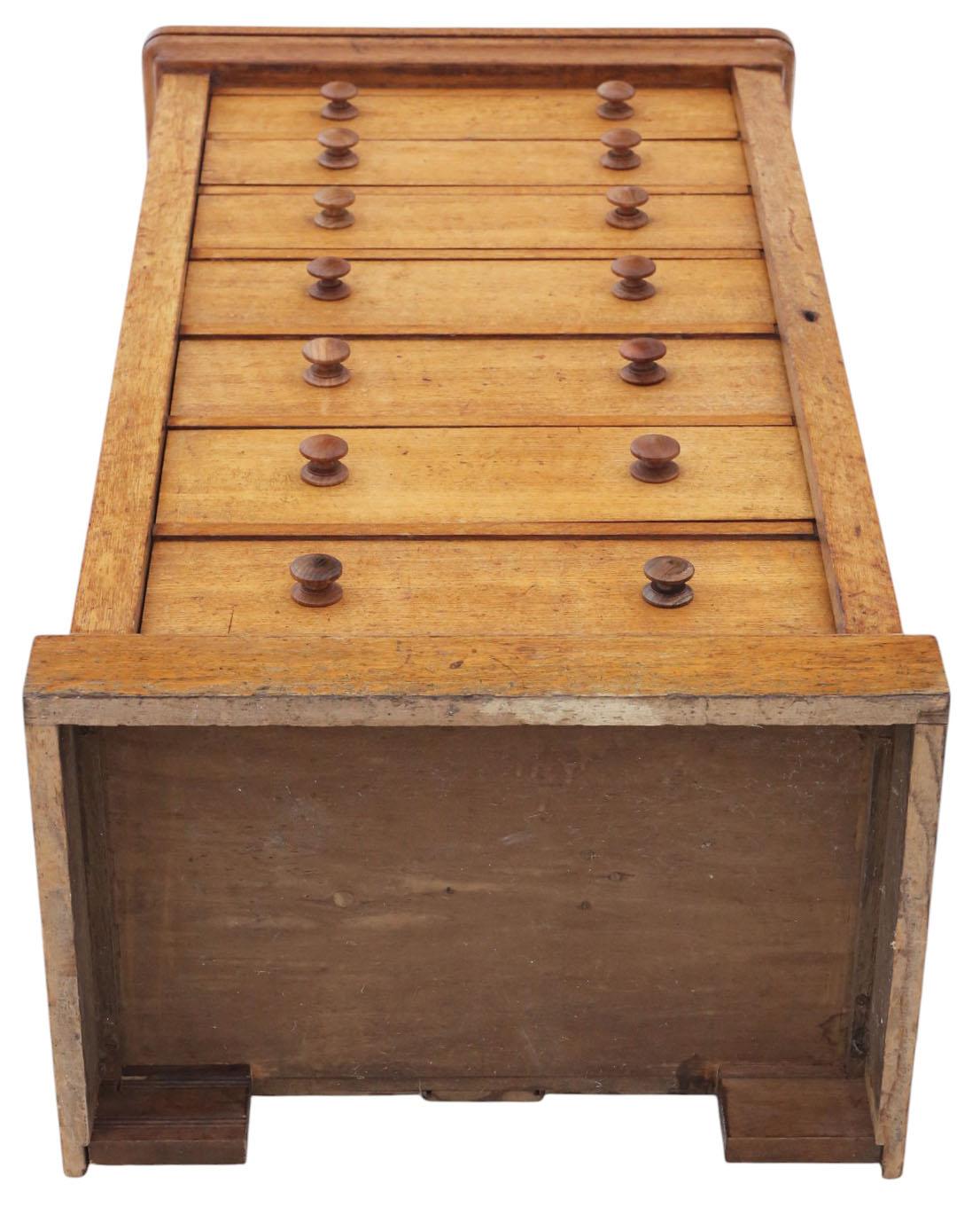 Ancienne commode à 7 tiroirs en Oak Wellington du 19ème siècle - Edwards & Roberts en vente 2