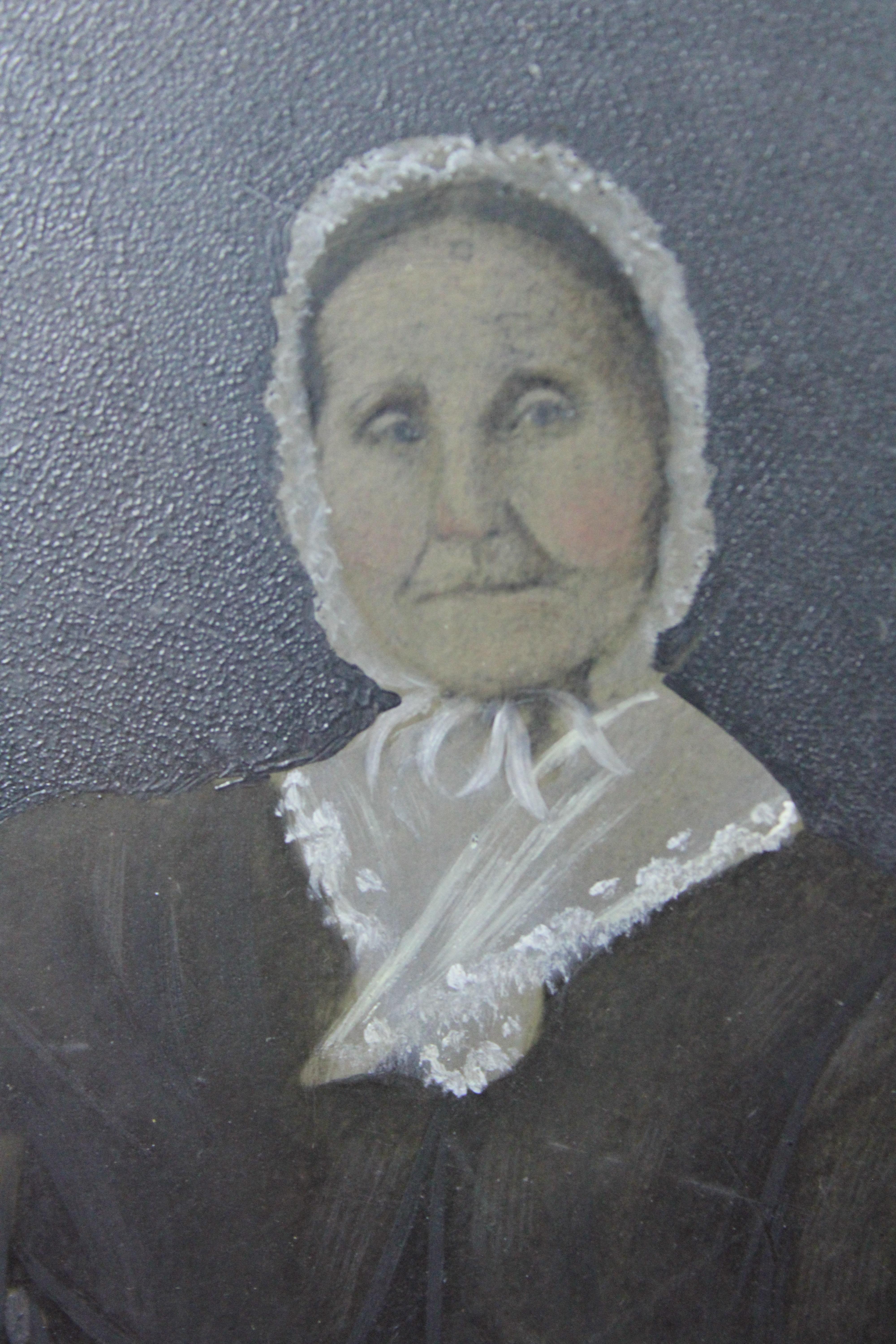 Peinture à l'huile ancienne du 19ème siècle sur étain - Portrait de femme en noir avec chapeau en vente 3