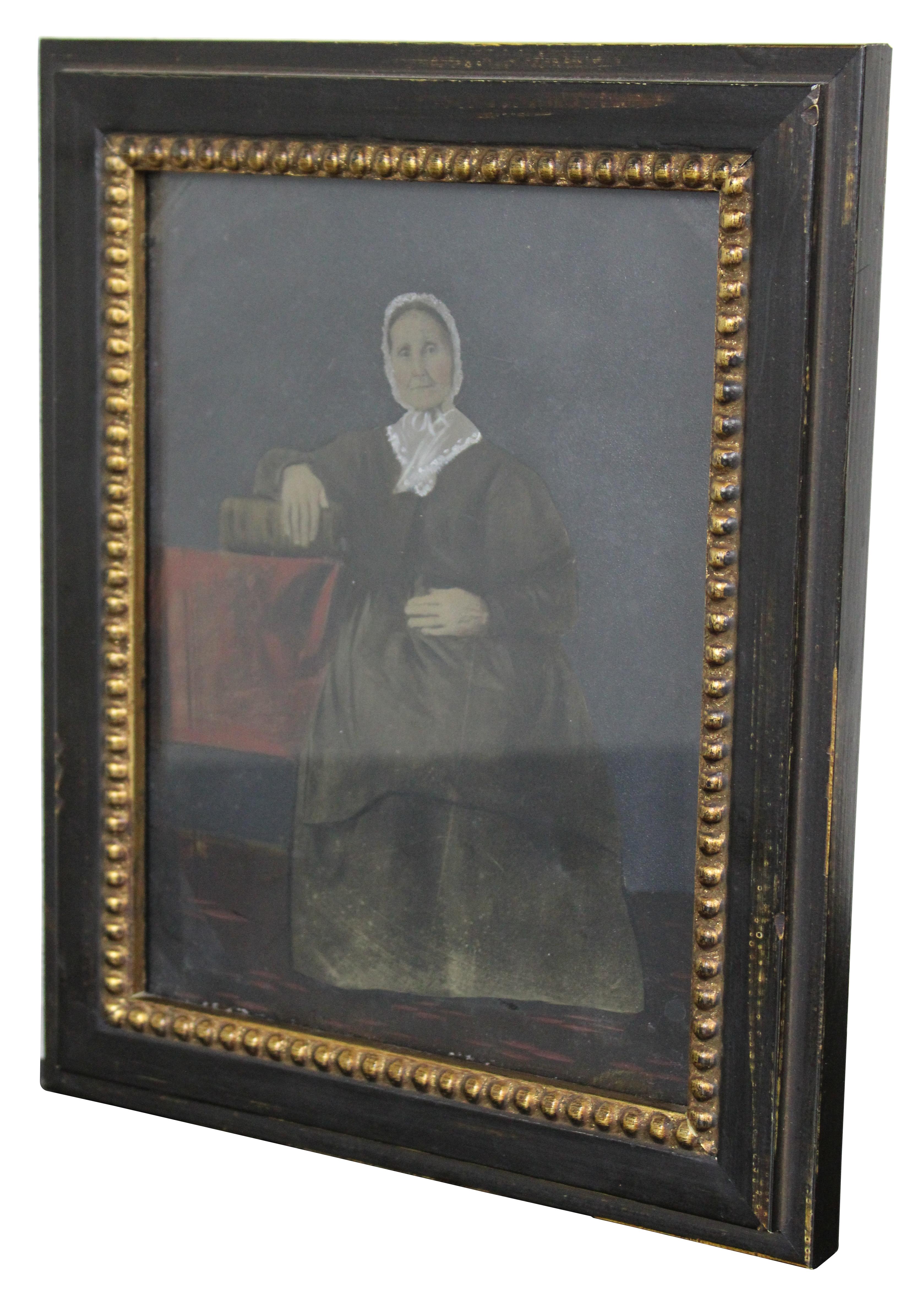 Peinture à l'huile ancienne du 19ème siècle sur étain - Portrait de femme en noir avec chapeau Bon état - En vente à Dayton, OH