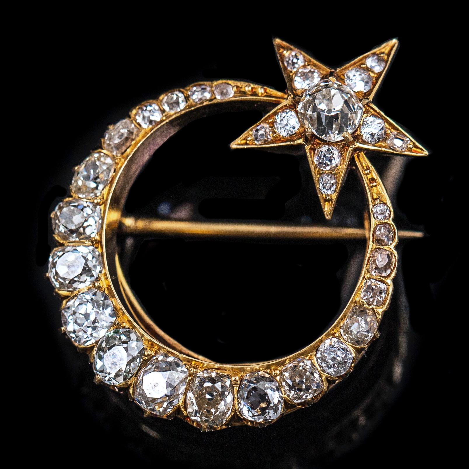 Antique 19th Century Old Mine Cut Diamond Crescent Moon Star Brooch Yellow Gold In Good Condition For Sale In Lisbon, PT
