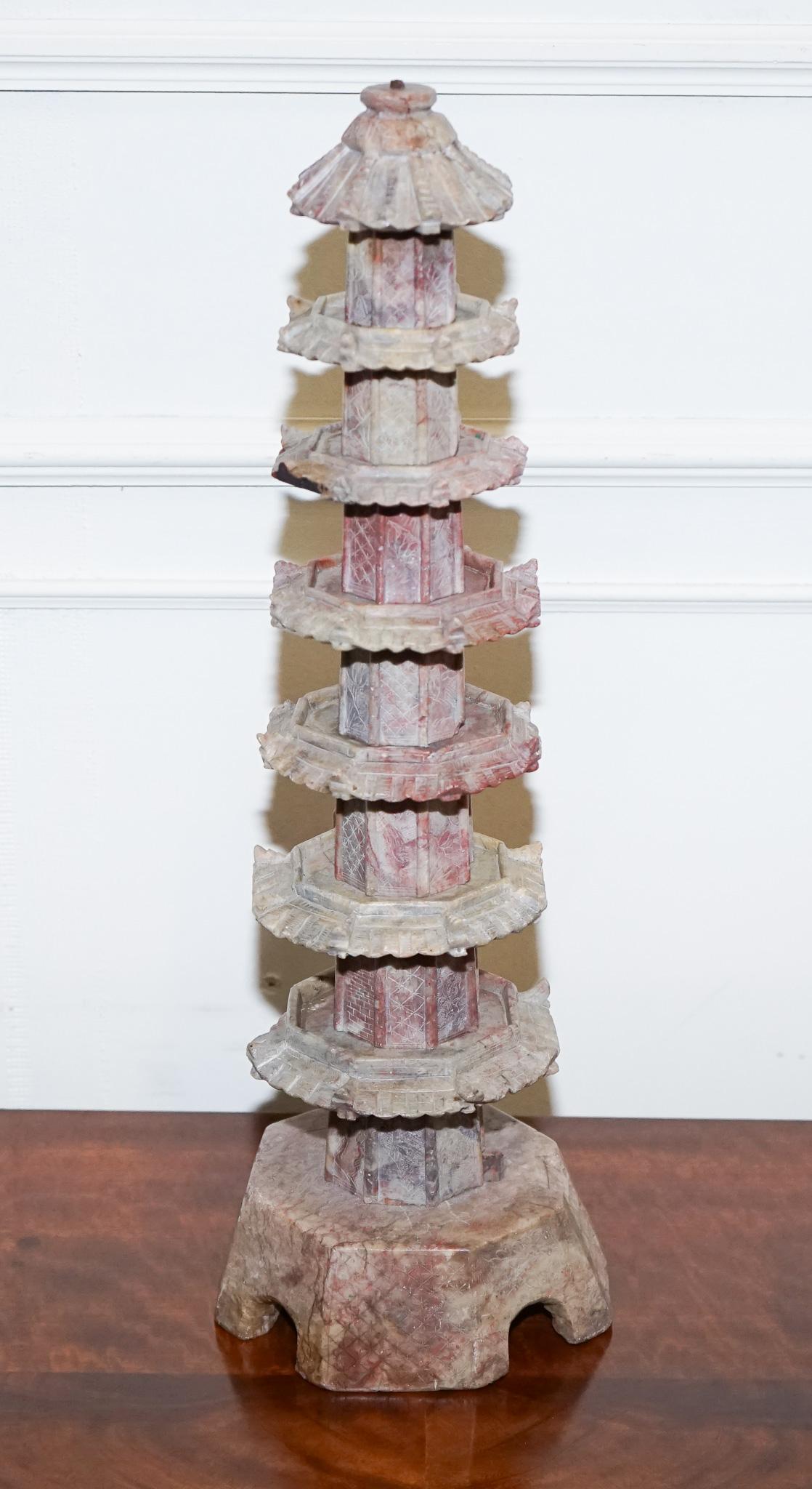 ANTIQUE 19TH CENTURY ORIENTAL CARVED SOAPSTONE PAGODA VERY DECORATiVE en vente 1