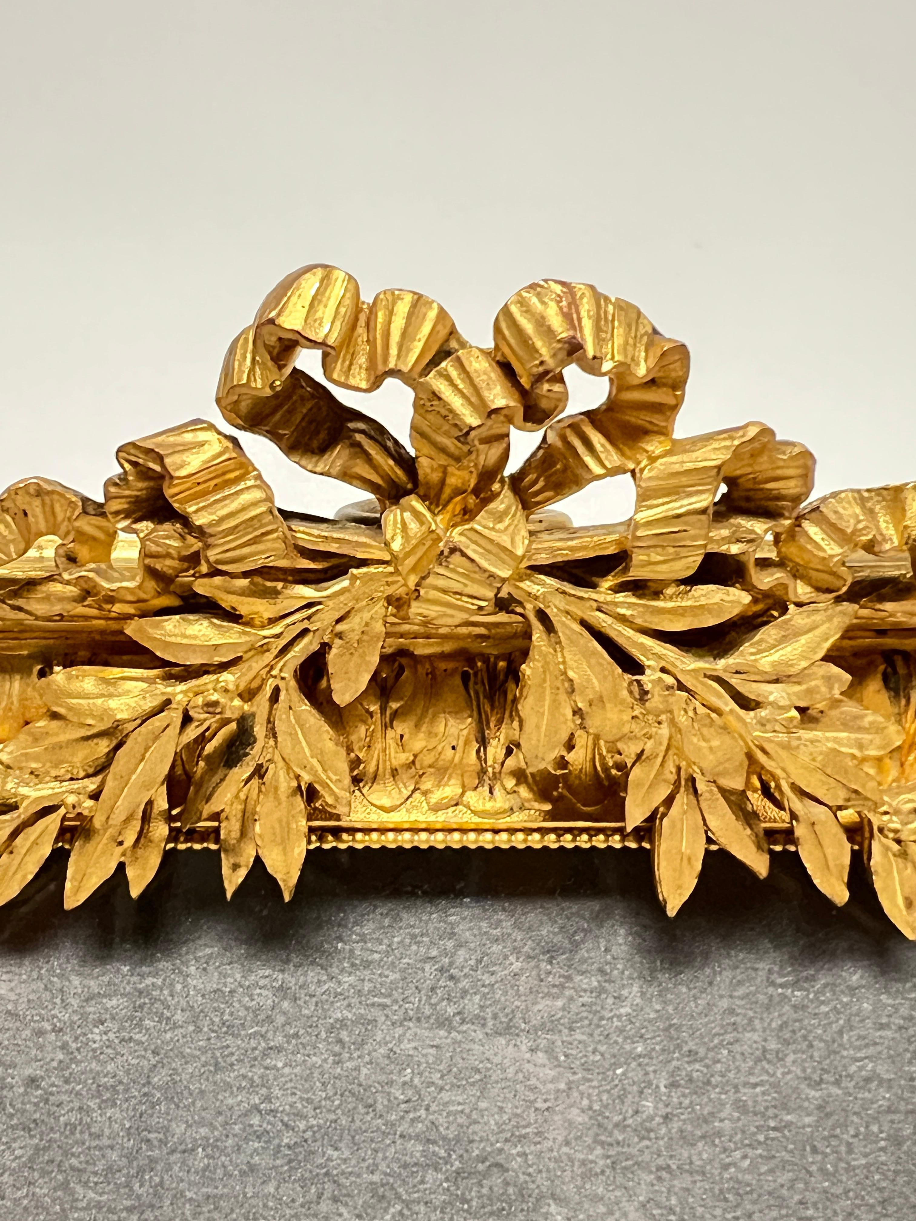 Cadre ancien en bronze doré du 19ème siècle en vente 3