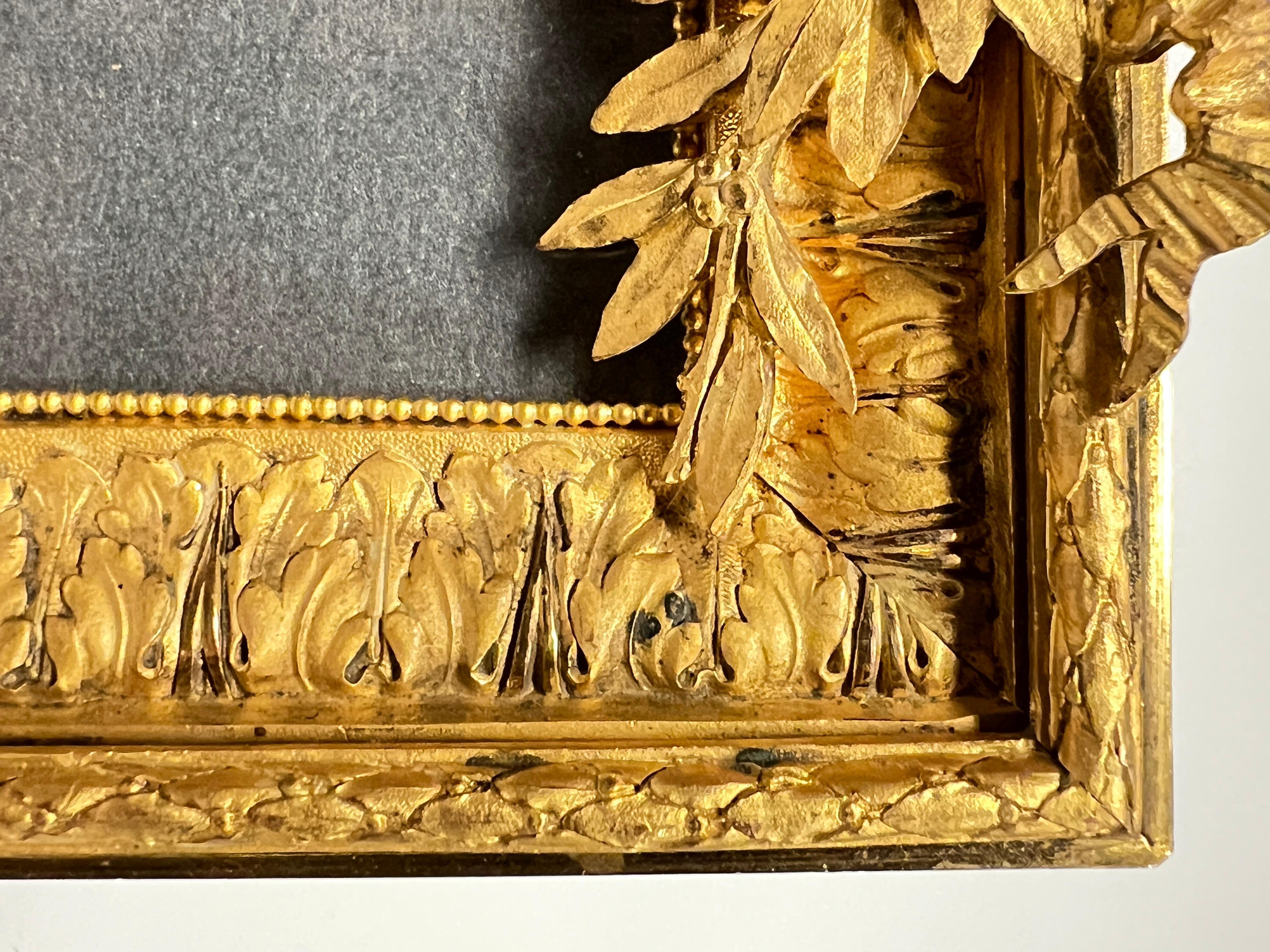 Cadre ancien en bronze doré du 19ème siècle en vente 5