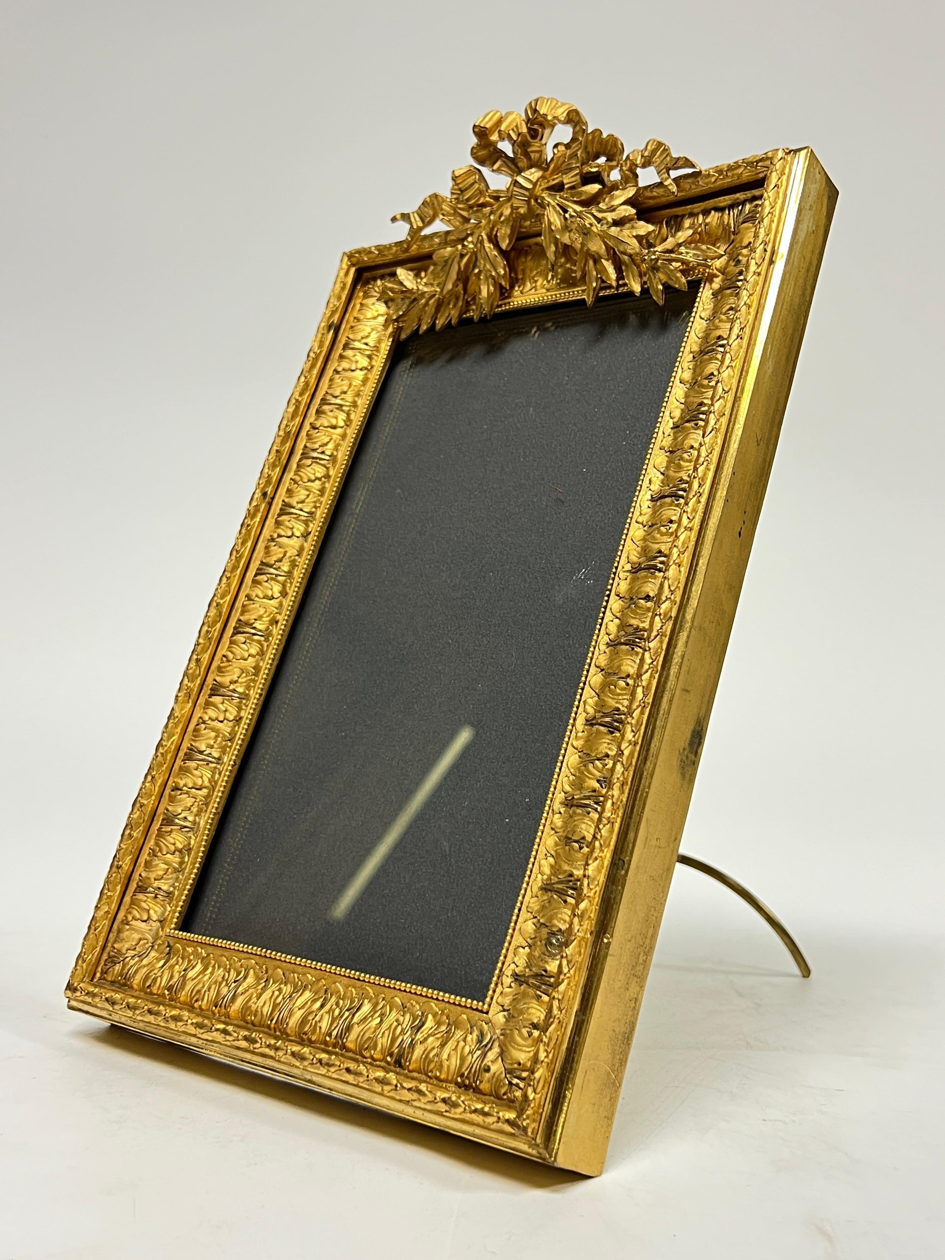 Louis XVI Cadre ancien en bronze doré du 19ème siècle en vente