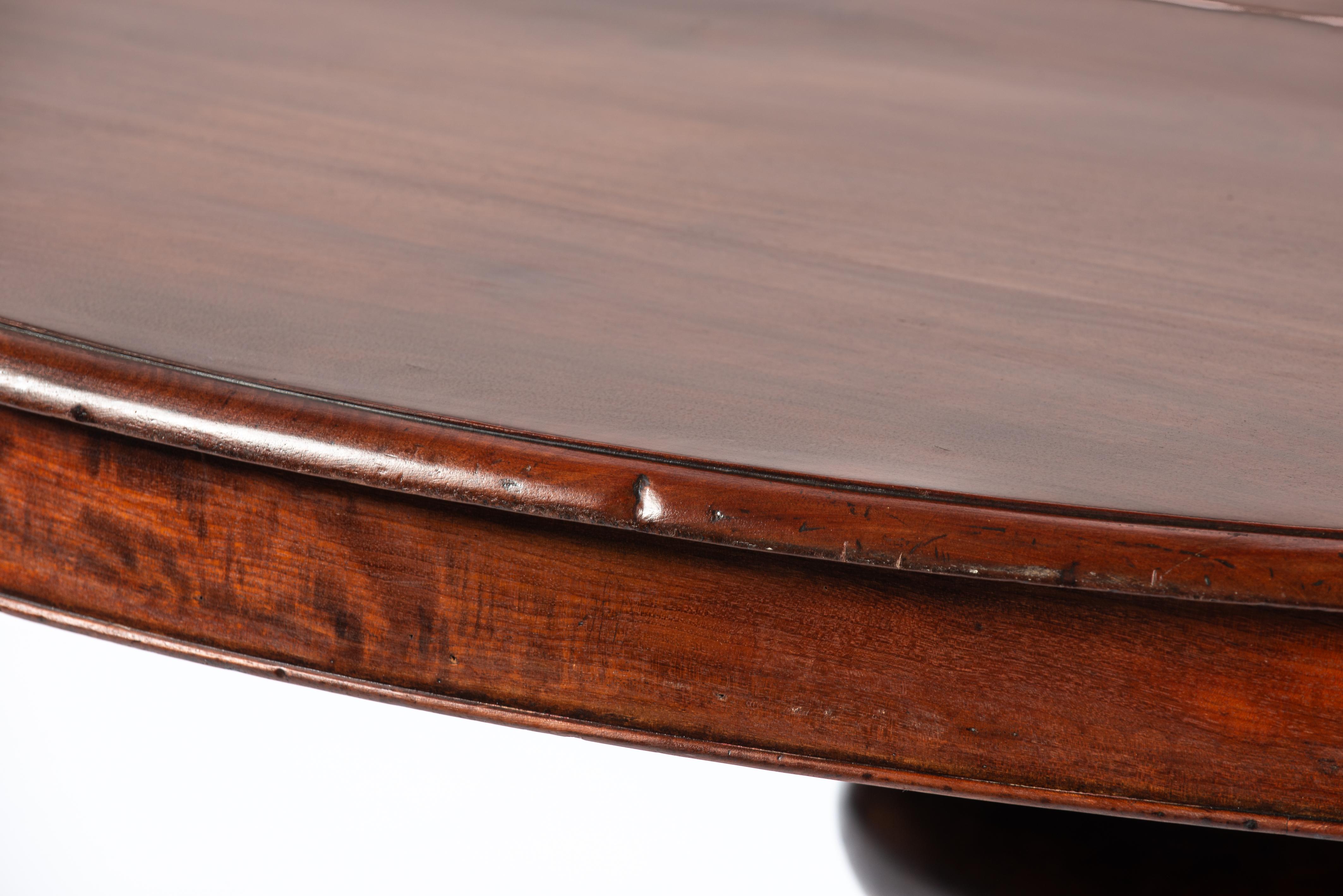 Antique 19th-century oval extendible French warm brown mahogany dining table. For Sale 8