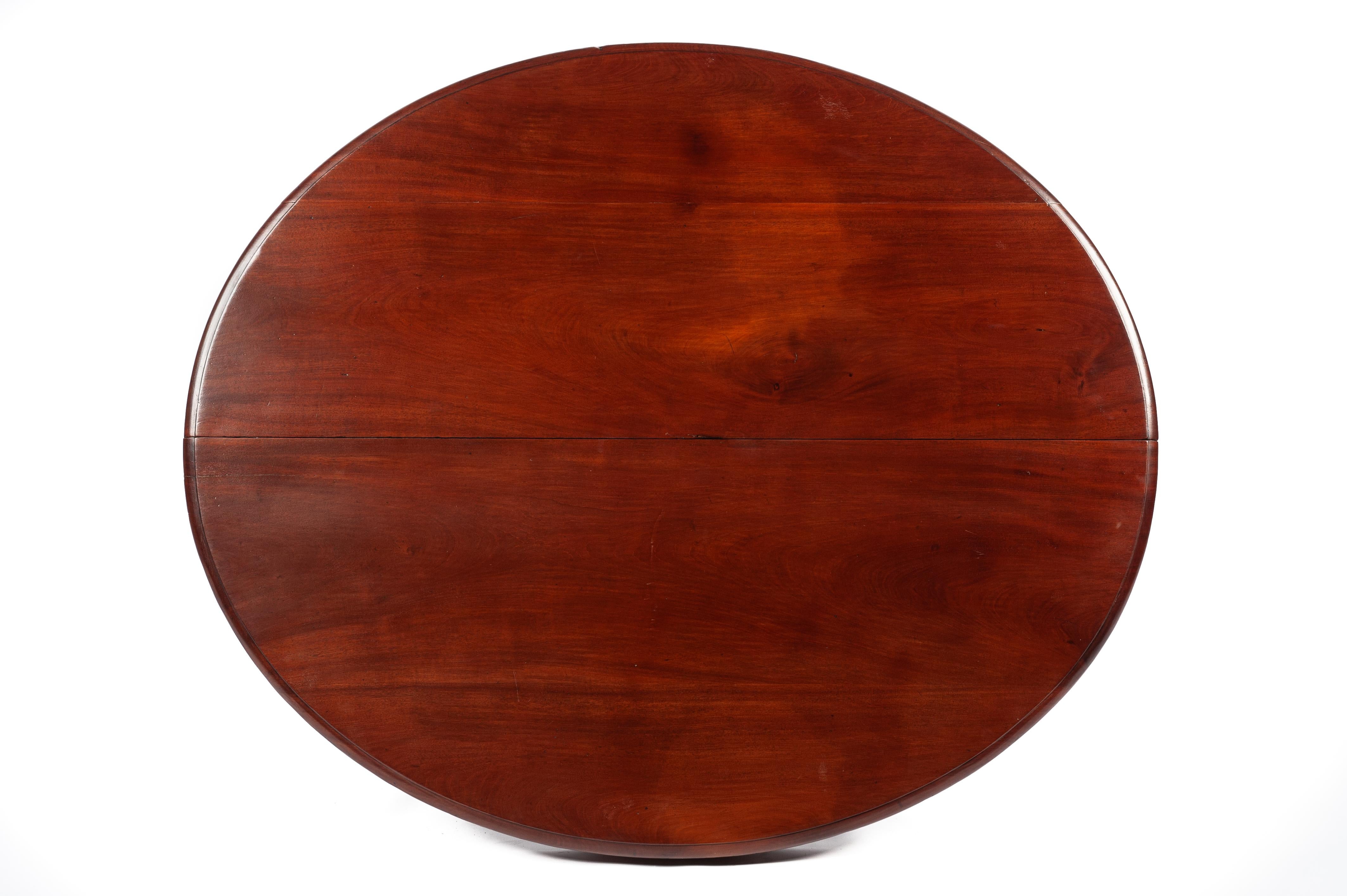 Mahogany Antique 19th-century oval extendible French warm brown mahogany dining table. For Sale