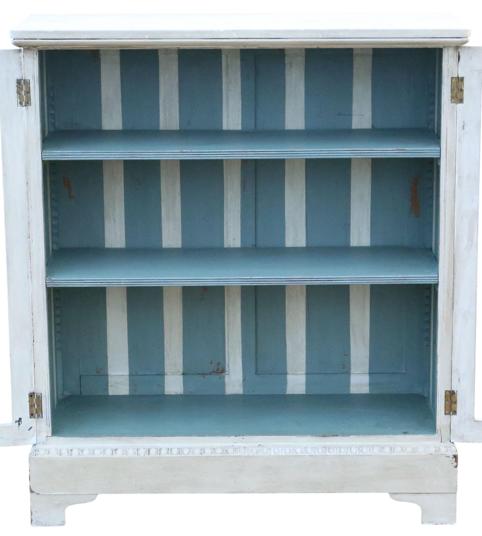 XIX secolo Antique 19th Century Painted Glazed Adjustable Bookcase / Display Cabinet in vendita