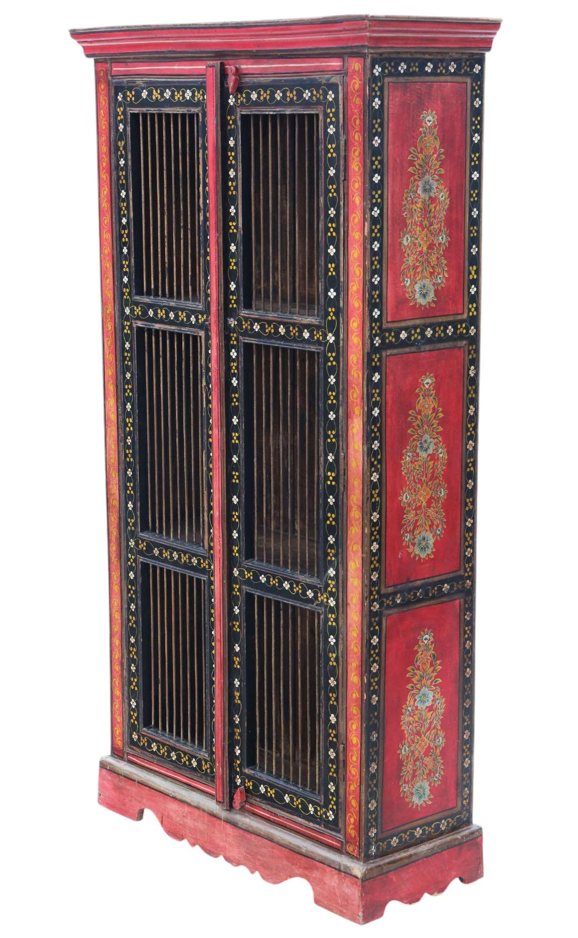 Antiguo armario de despensa pintado del siglo XIX Almacenamiento de gran calidad Madera en venta