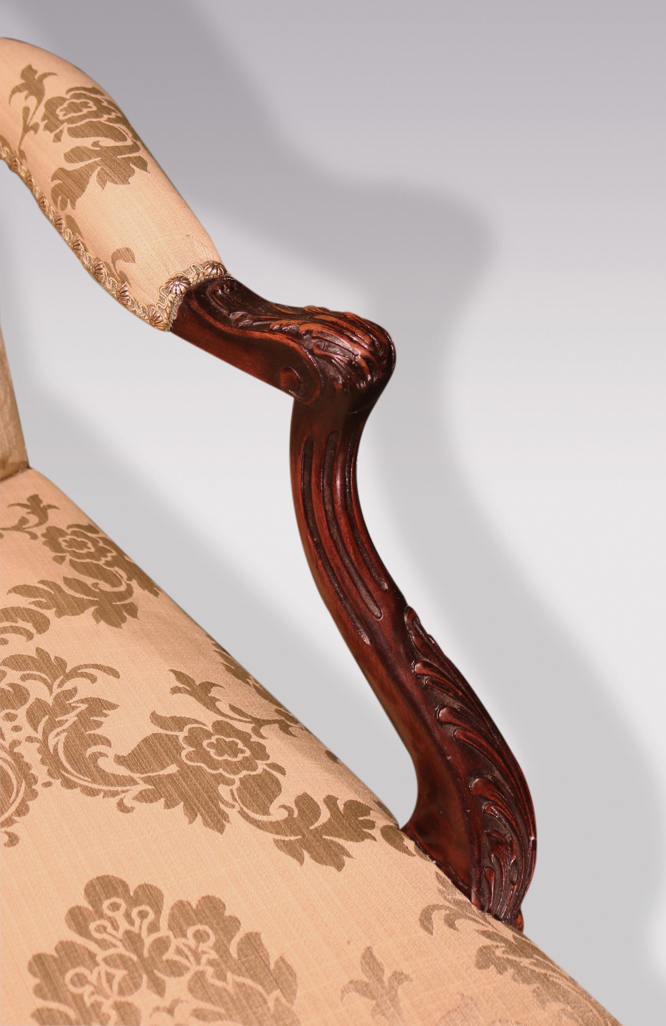 Anglais Paire de fauteuils de bibliothèque Gainsborough Antique Revival Chippendale du 19e siècle en vente