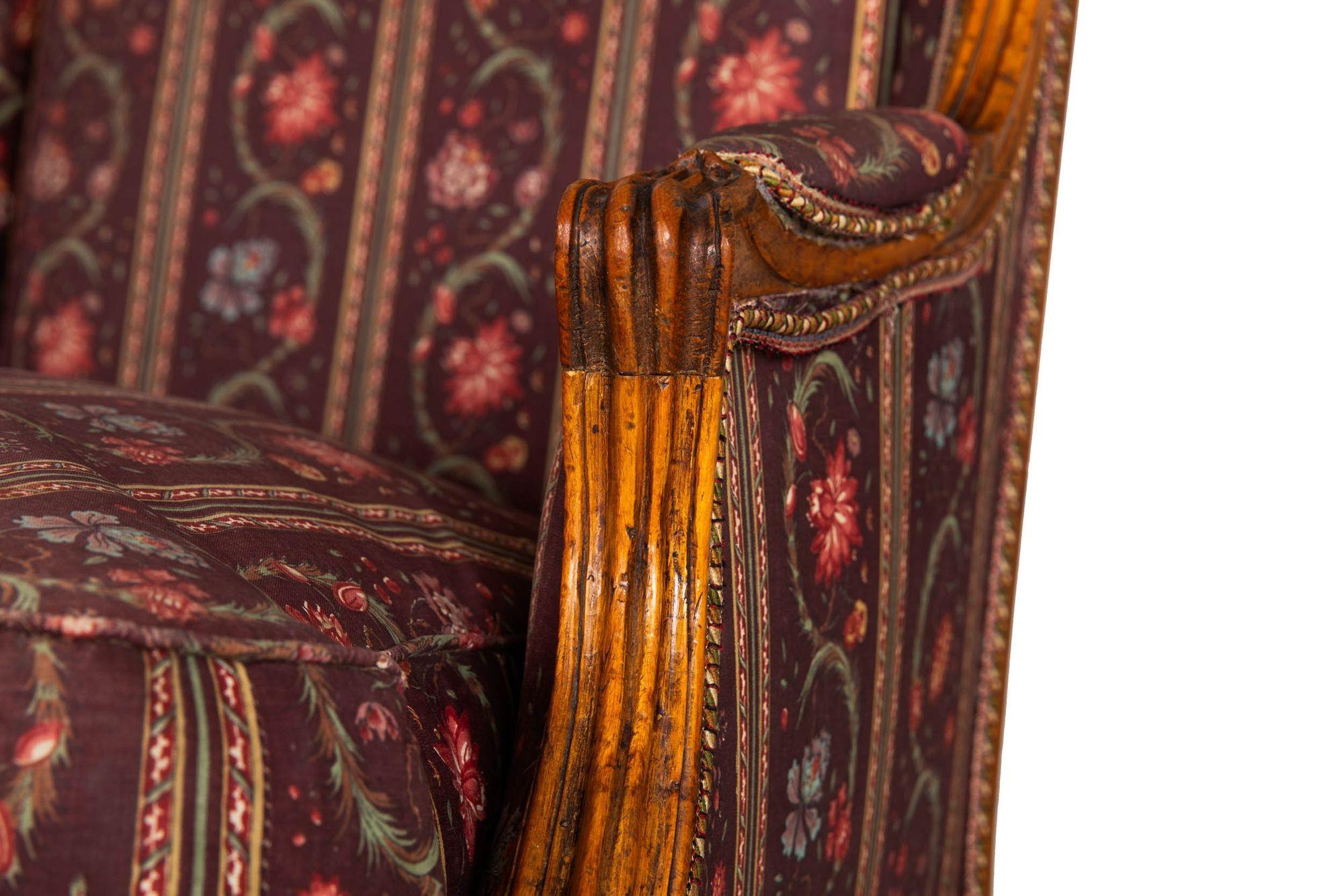 Paar antike französische Sessel aus patiniertem Buchenholz aus dem 19. Jahrhundert im Angebot 9