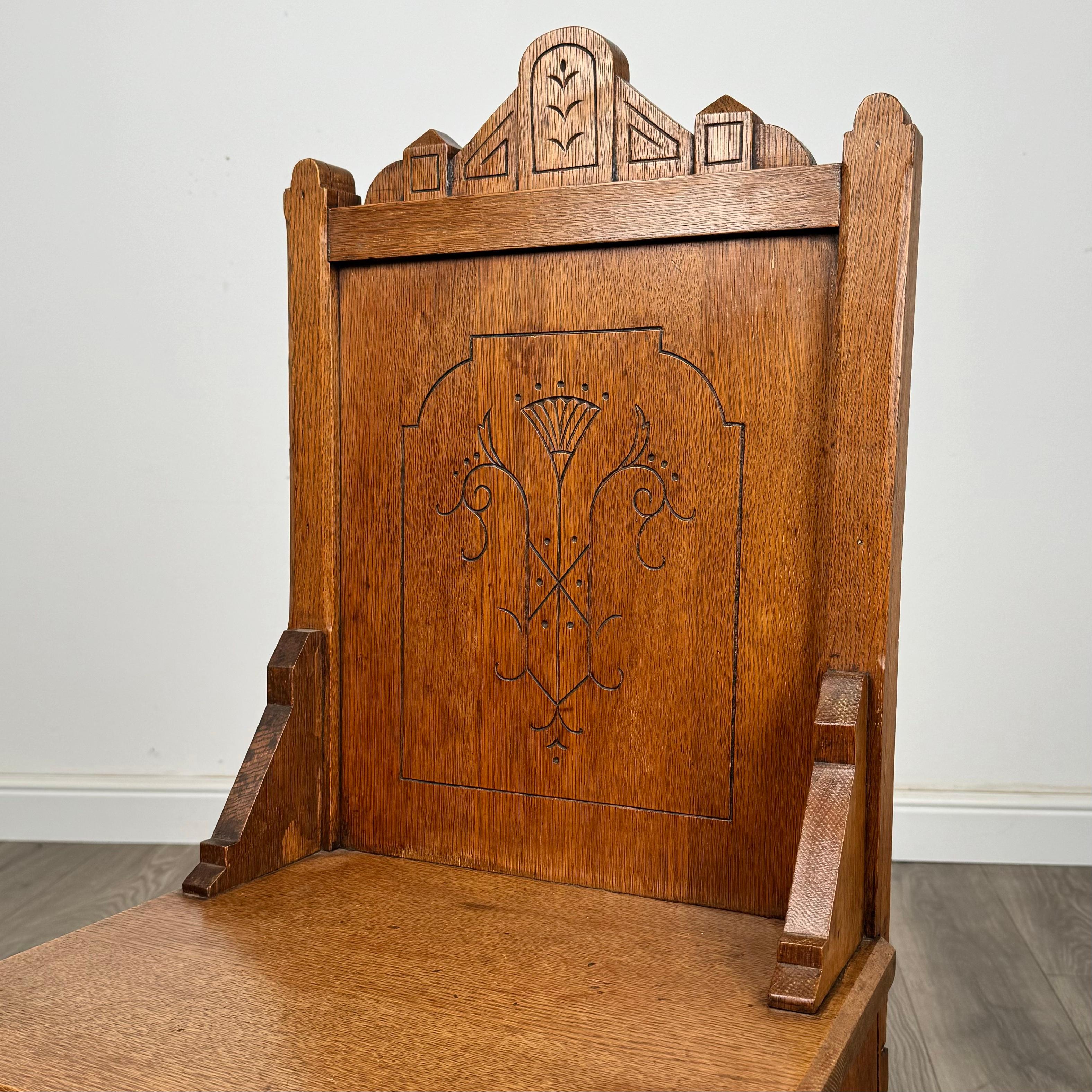 Ancienne paire de chaises de salle gothiques en Oak du 19ème siècle ( REF AF-3402 ) en vente 5