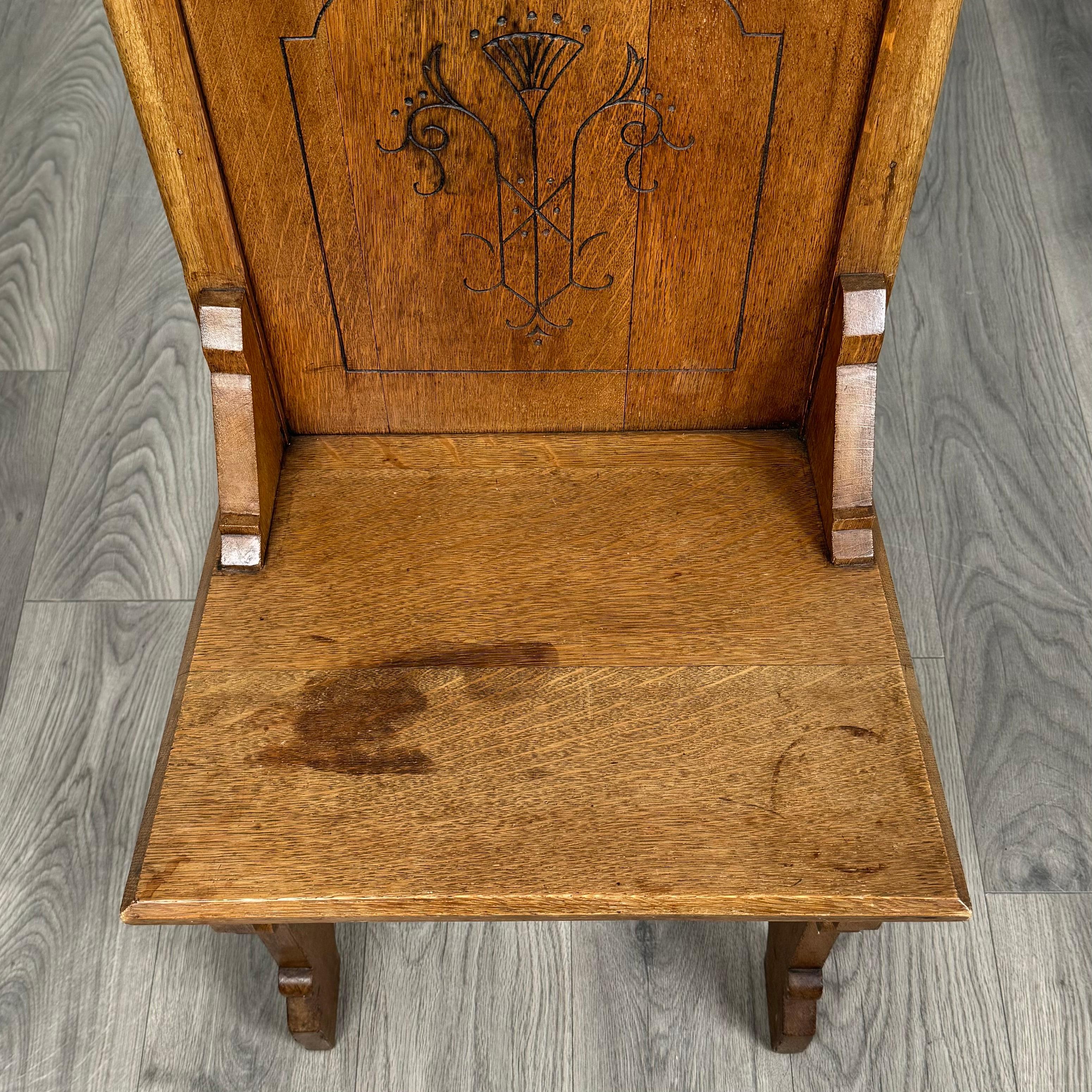 Ancienne paire de chaises de salle gothiques en Oak du 19ème siècle ( REF AF-3402 ) en vente 7
