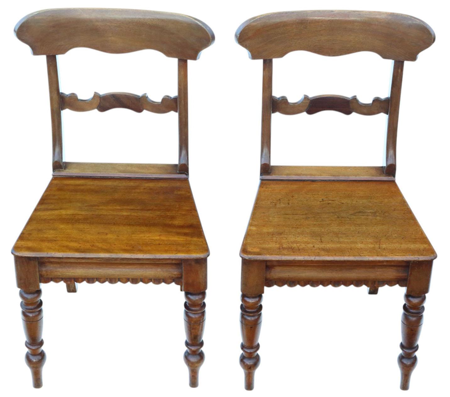 Paire de chaises anciennes en acajou sculpté du 19e siècle - Sièges décoratifs de salle à manger, de hall ou de bureau

Une belle paire de chaises en acajou du 19ème siècle, magnifiquement sculptées avec des dossiers en forme et des pieds avant