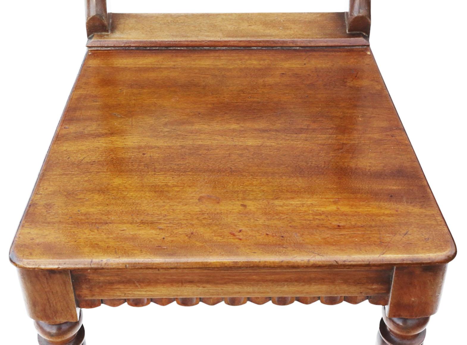 Bois Ancienne paire de chaises en acajou du 19e siècle Cuisine, salle à manger, hall ou bureau en vente