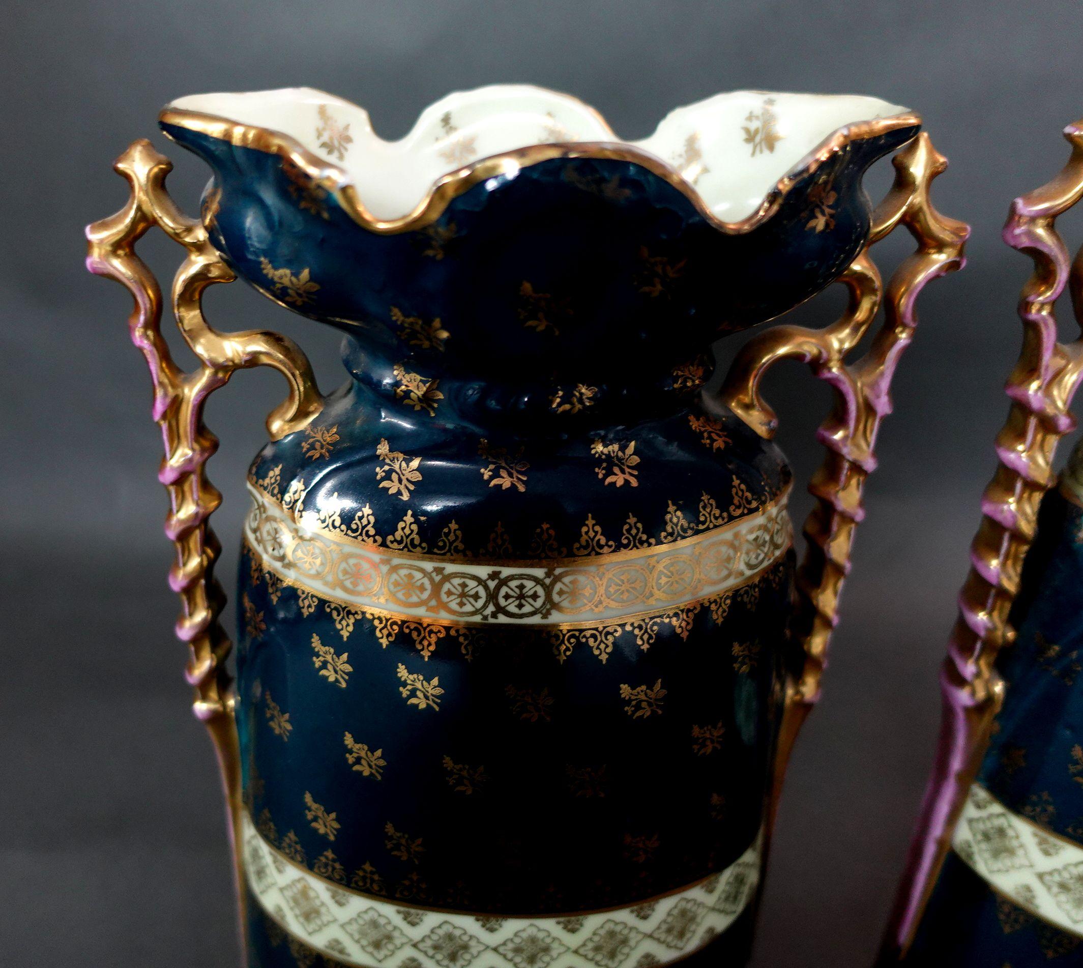Paire de vases autrichiens Victoria Carlsbad du 19ème siècle « marqués » en vente 6