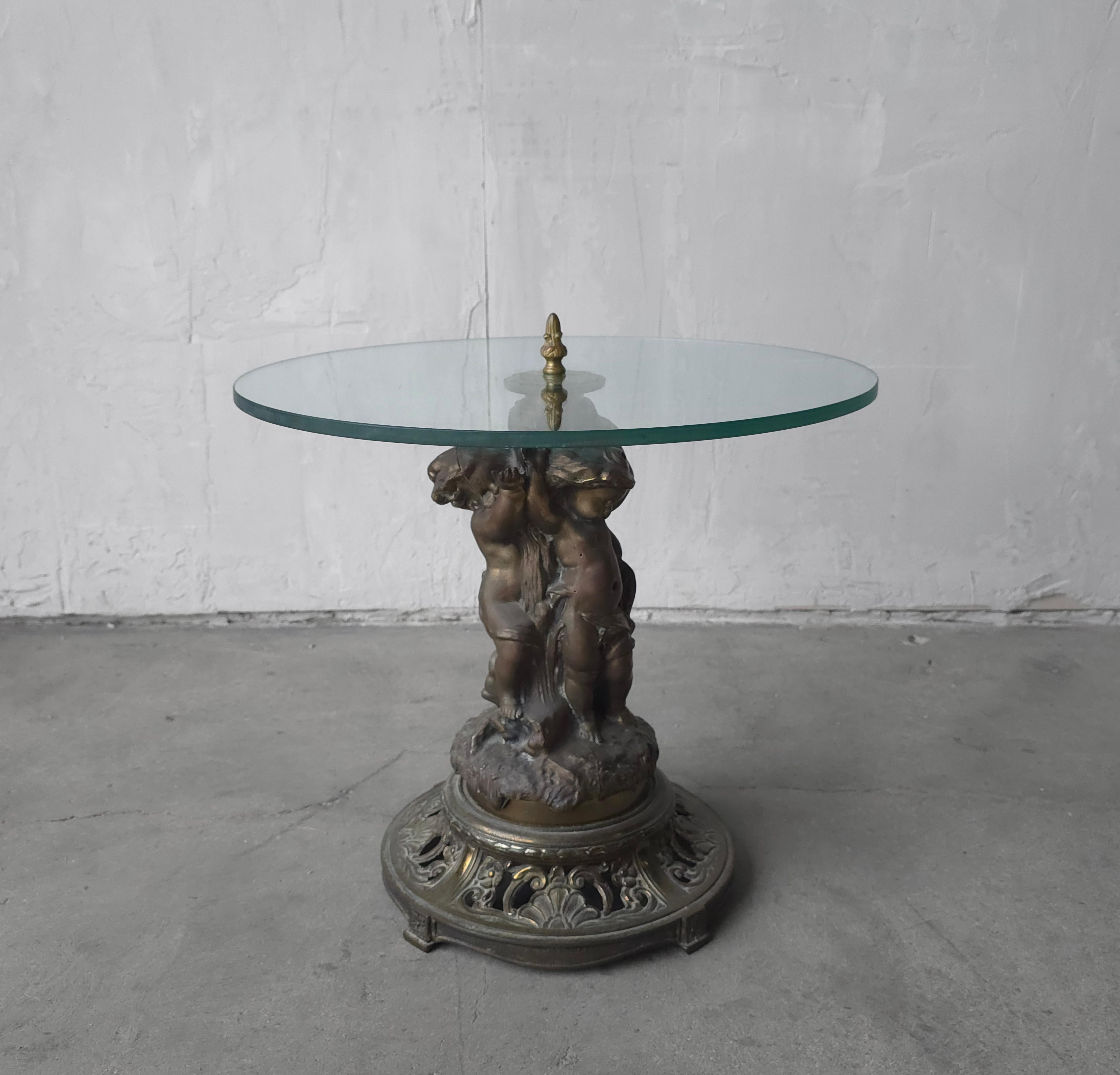 Antiker Putti-Beistelltisch aus patinierter Bronze und Glas aus dem 19. (Renaissance) im Angebot