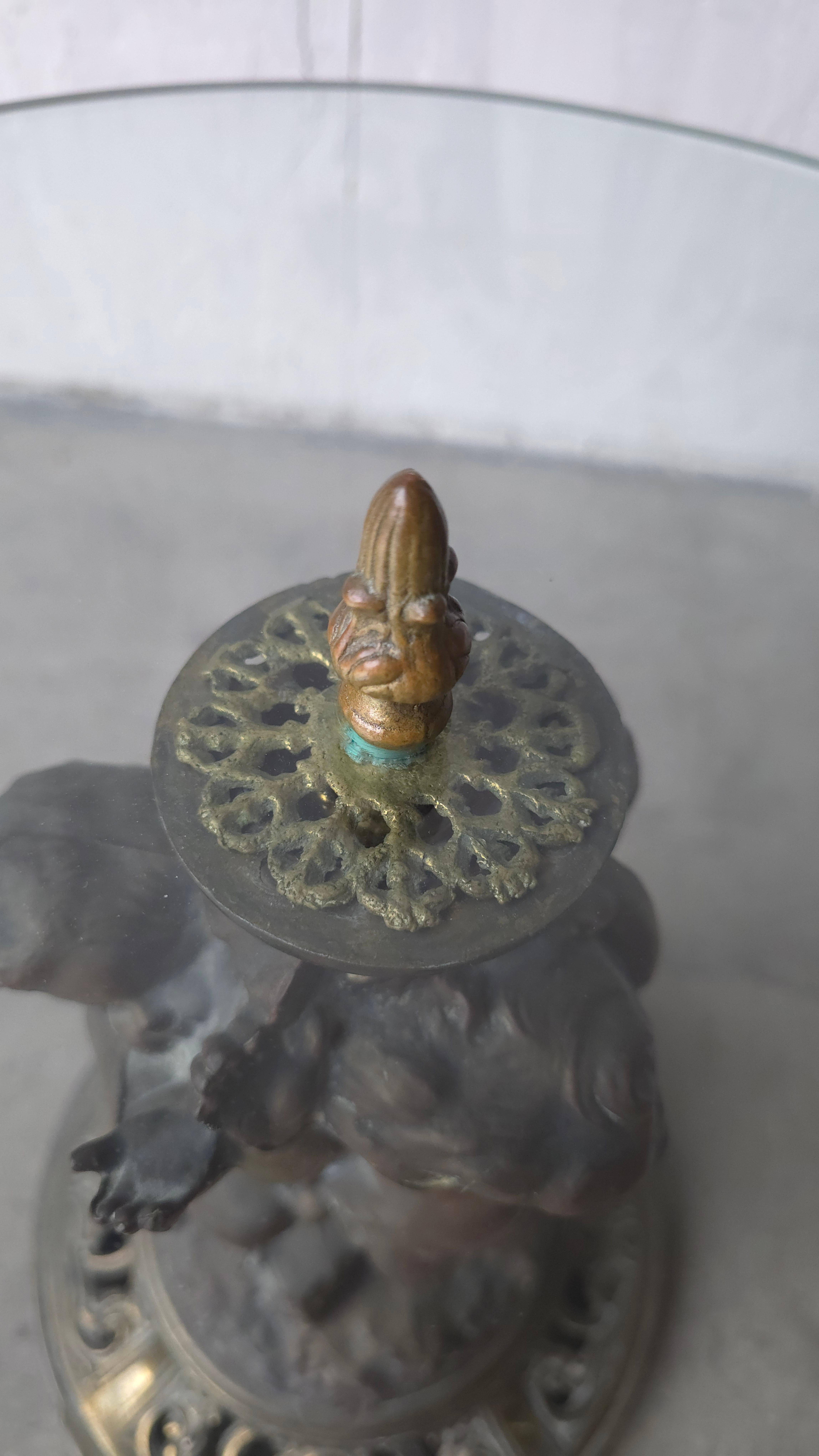Antiker Putti-Beistelltisch aus patinierter Bronze und Glas aus dem 19. im Angebot 1