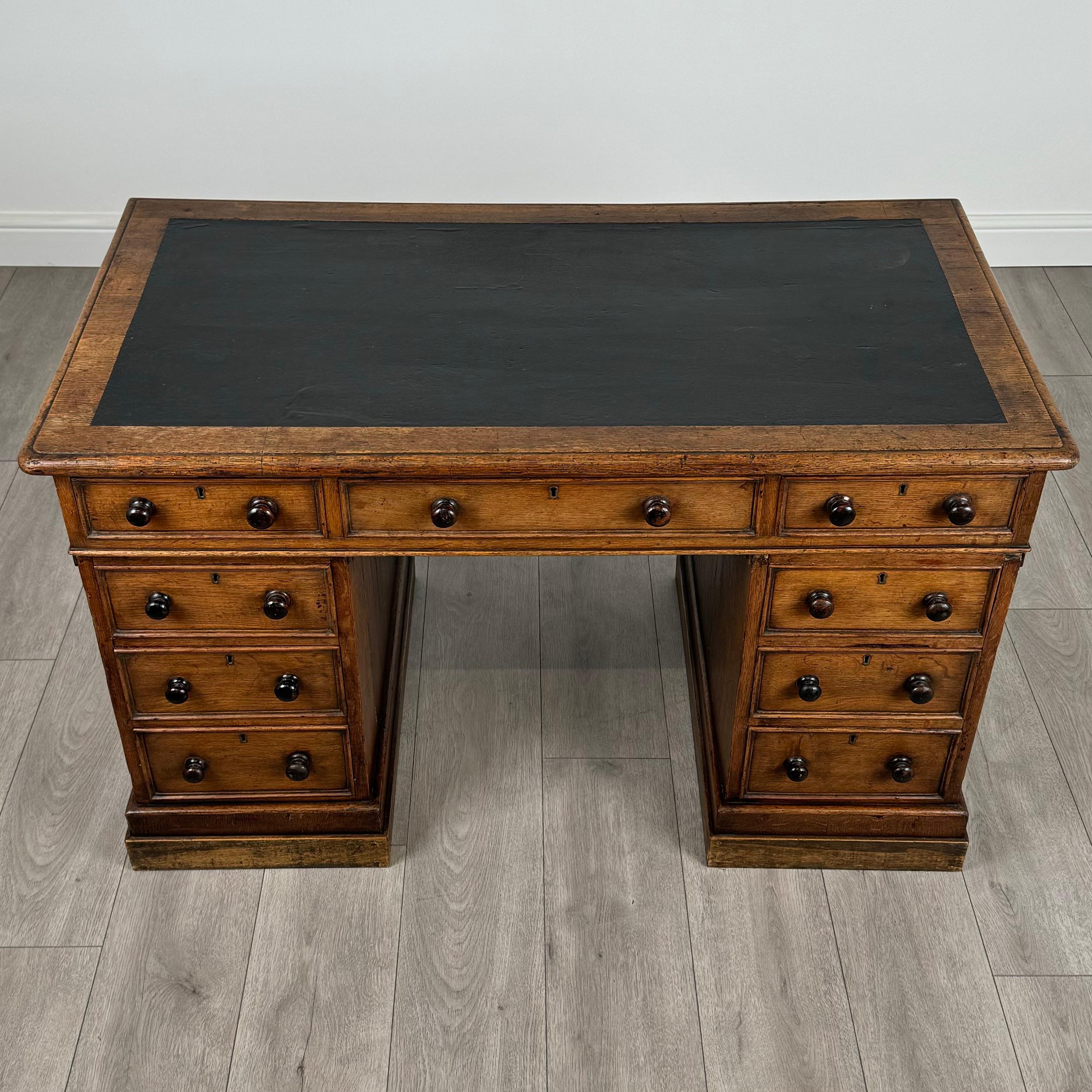 Antique 19th Century Pedestal Desk In Oak ( REF AF-3642 ) For Sale 6