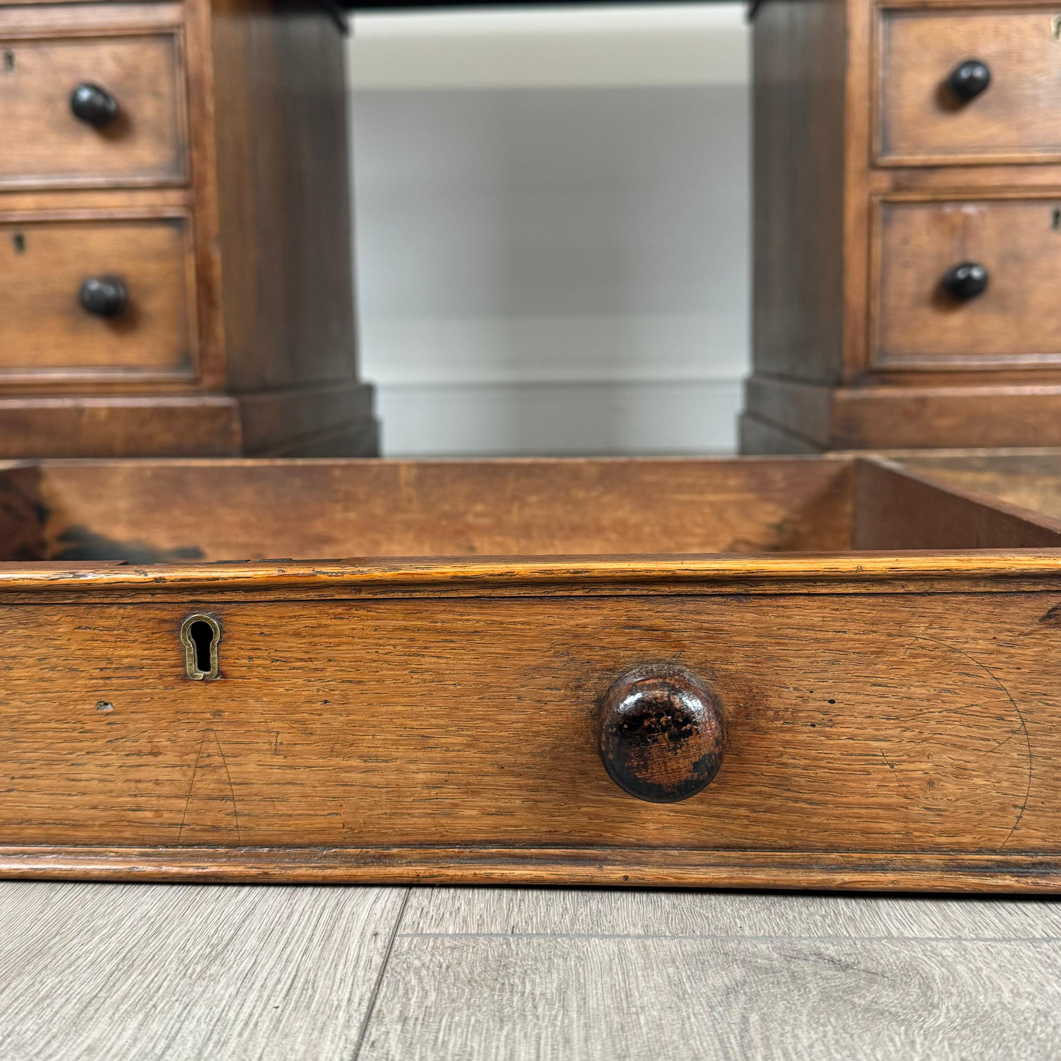 Antique 19th Century Pedestal Desk In Oak ( REF AF-3642 ) For Sale 8