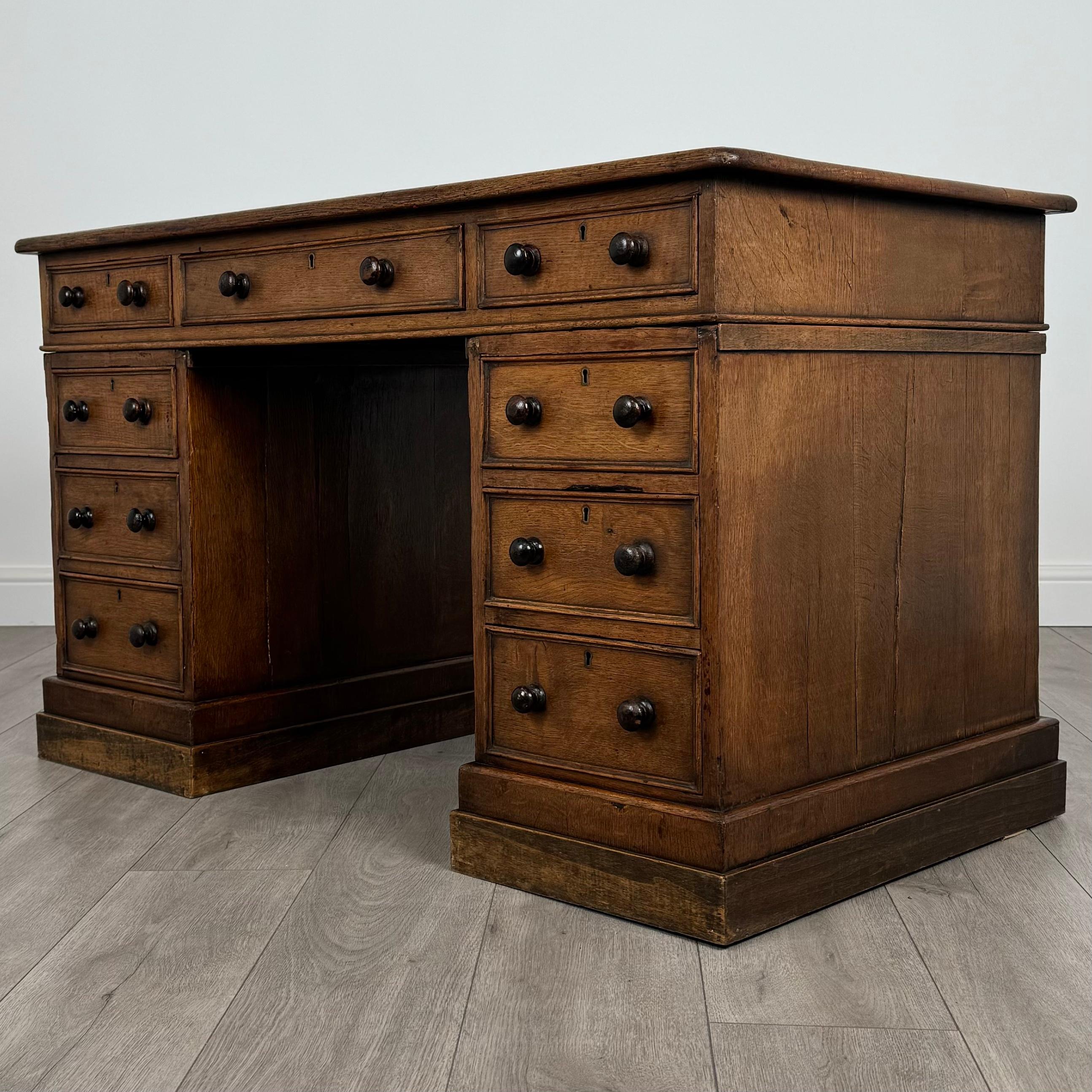 British Antique 19th Century Pedestal Desk In Oak ( REF AF-3642 ) For Sale
