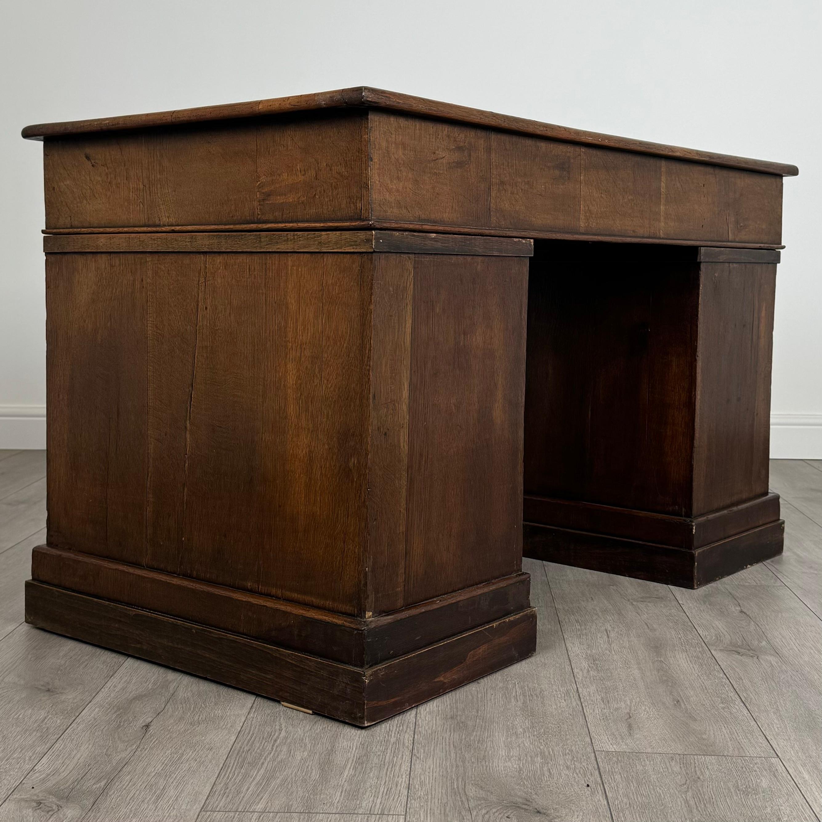 Antique 19th Century Pedestal Desk In Oak ( REF AF-3642 ) For Sale 1
