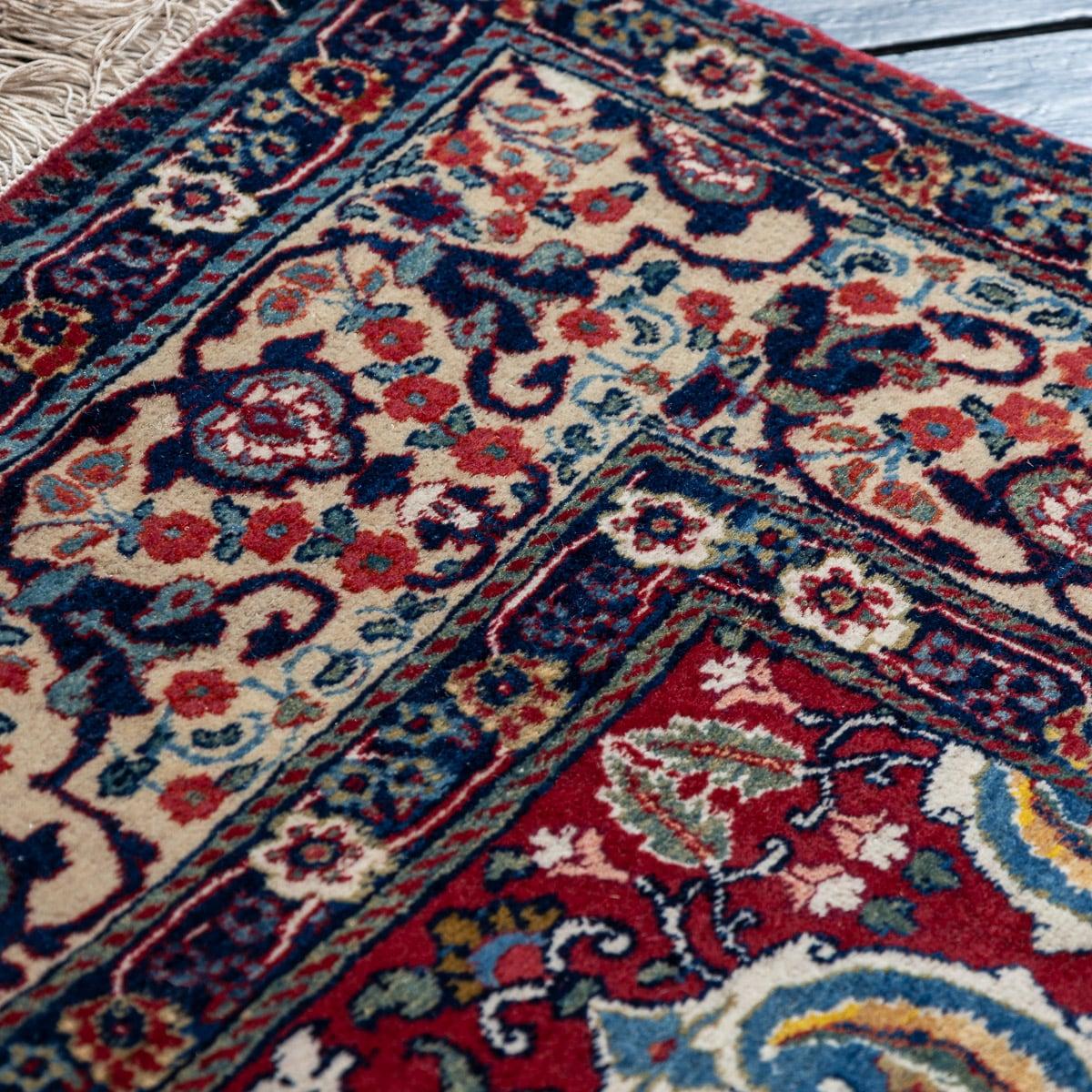 Antico tappeto persiano del XIX secolo, coppia di rari tappeti Tabriz fatti a mano del 1880 ca. in vendita 3