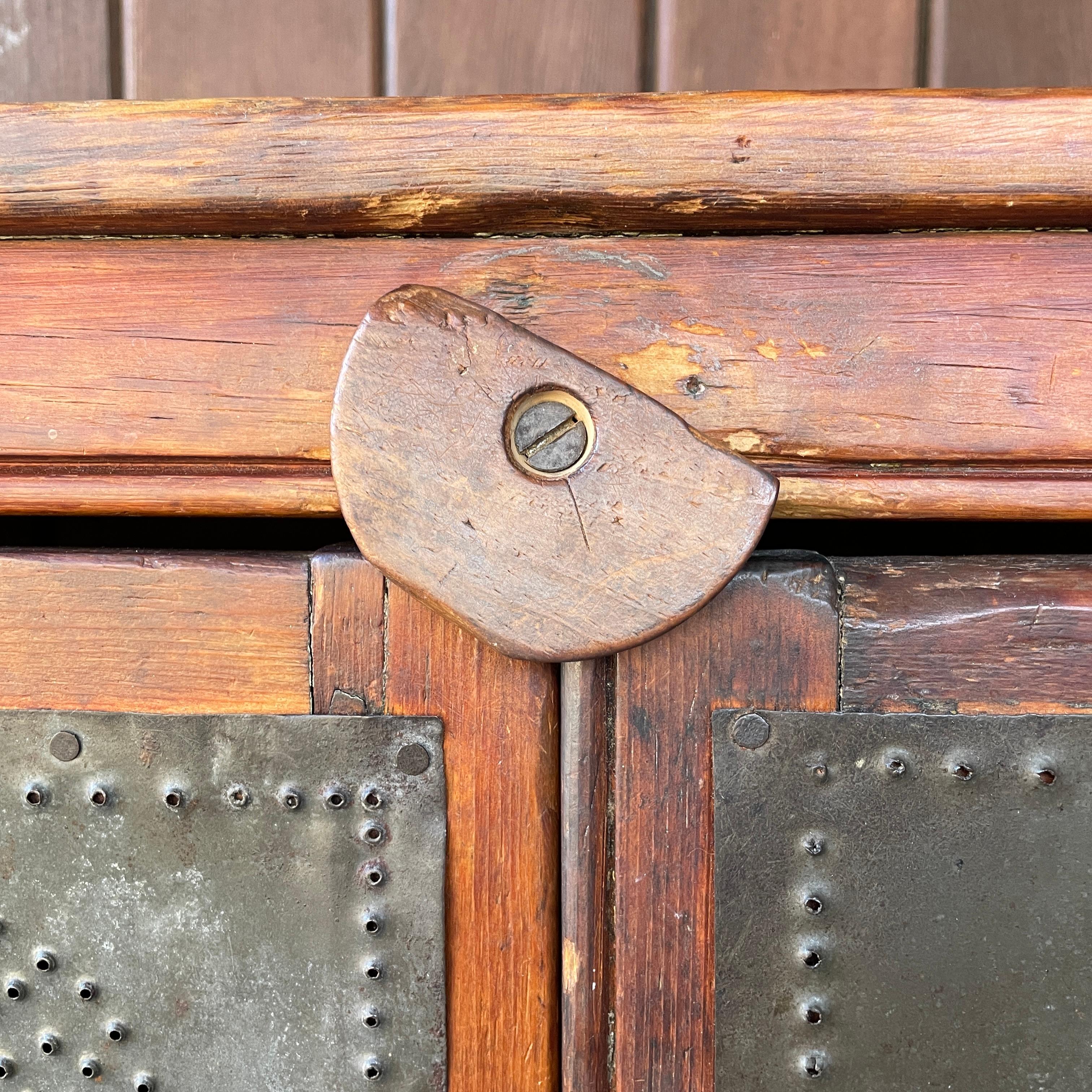 Fatto a mano Antique 19th Century Pie Safe Cabinet Single Drawer American in vendita