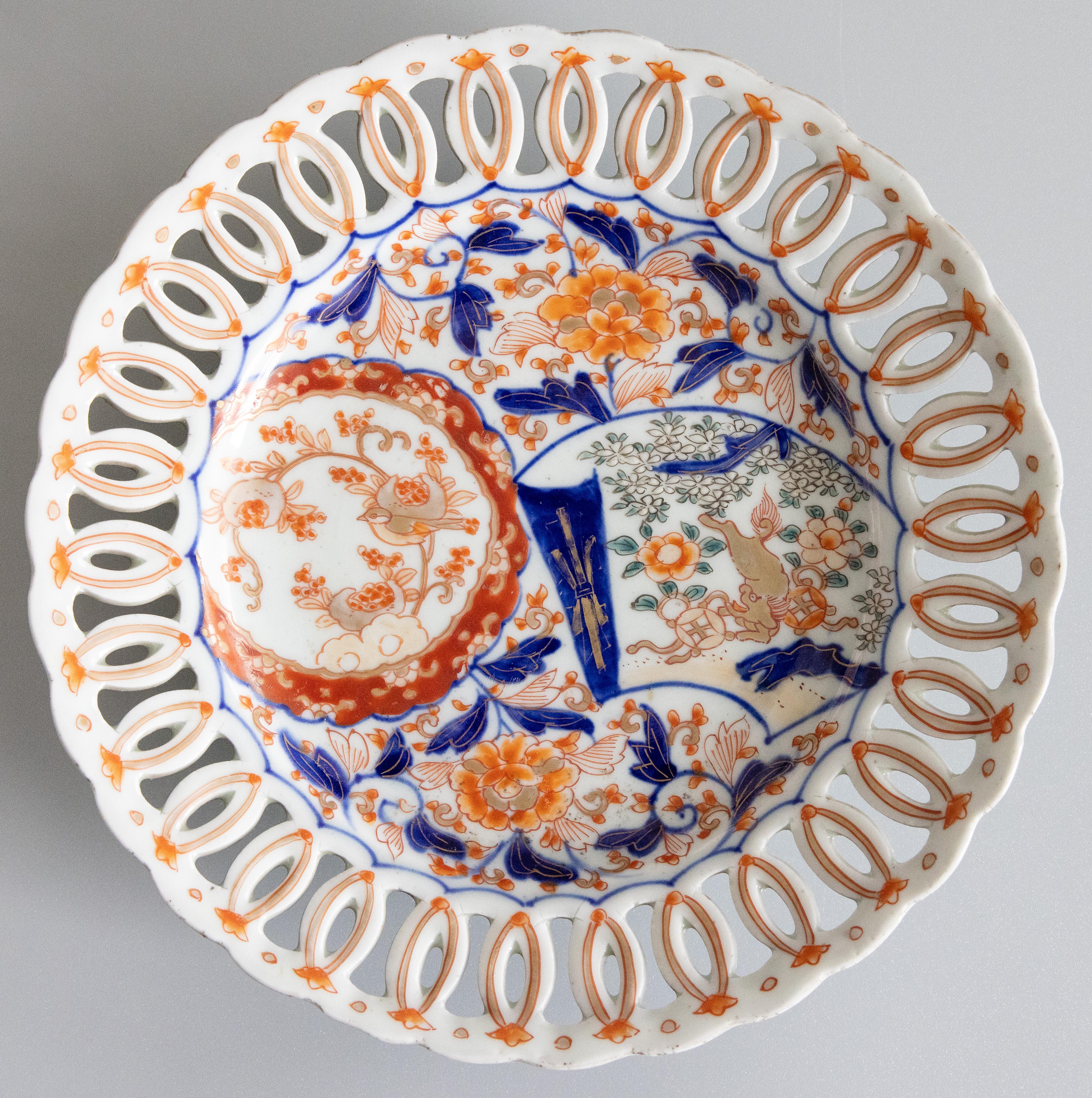 Porcelaine Ancienne assiette japonaise Imari percée du 19e siècle en vente