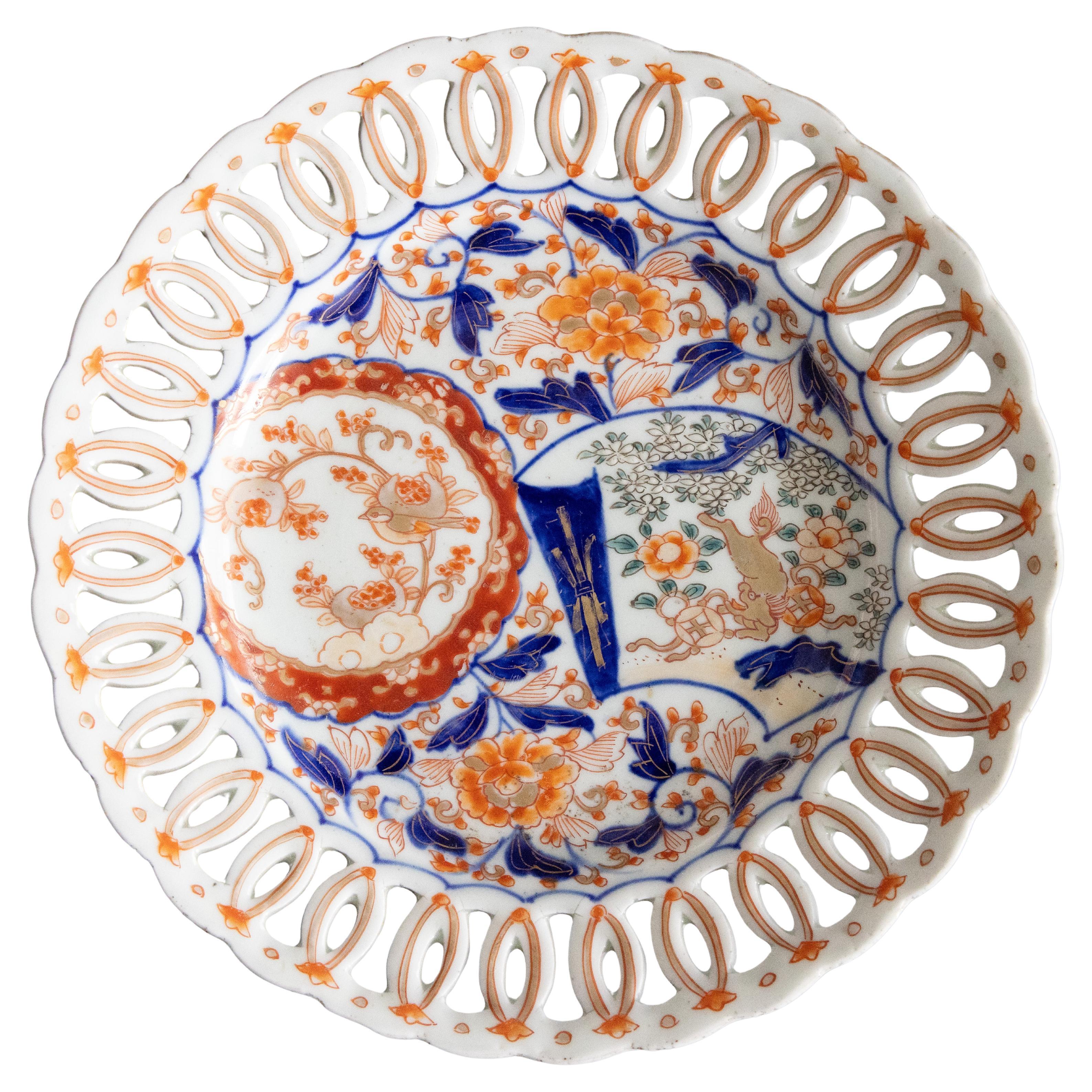 What is an Imari plate?