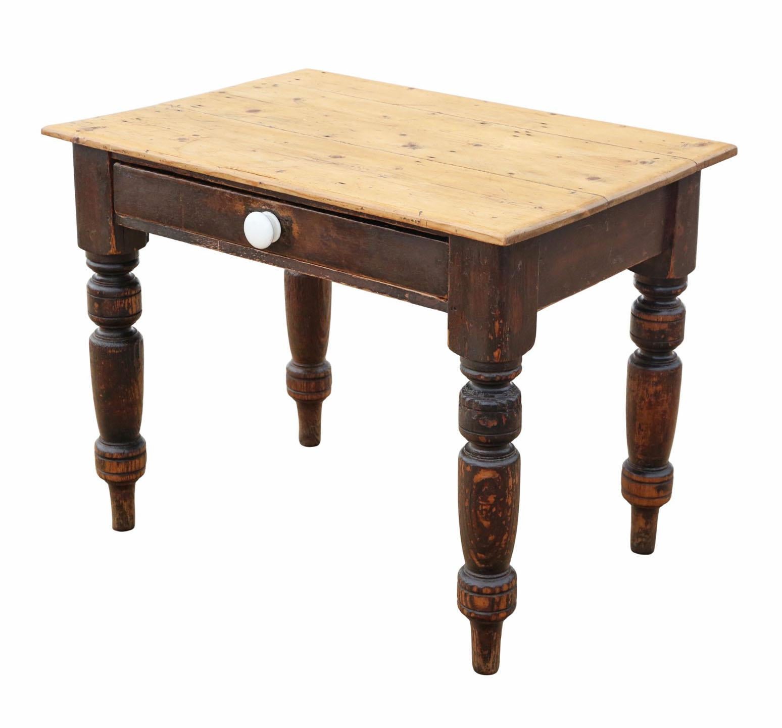 Ancienne table de cuisine ou d'écriture en pin du 19ème siècle avec tiroir - Belle qualité

Charmante table de cuisine ou d'écriture en pin du 19e siècle, dont l'âge, la couleur et la patine sont attrayants. Cette rare trouvaille décorative ferait