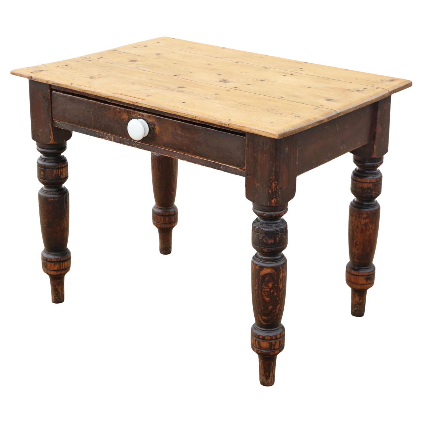 Ancienne table de cuisine ou d'écriture en pin du 19ème siècle avec tiroir - Belle qualité en vente