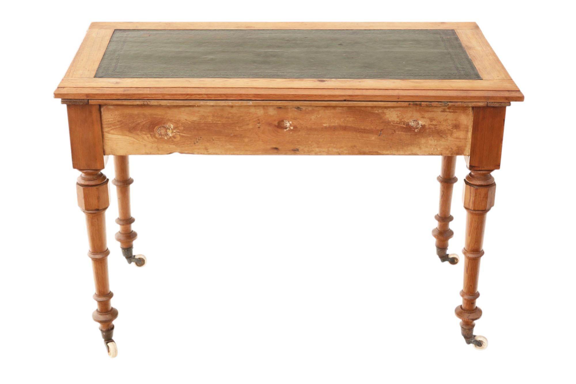 Ancien bureau de sacristie en pitch-pin du 19e siècle Table à langer de grande qualité en vente 2