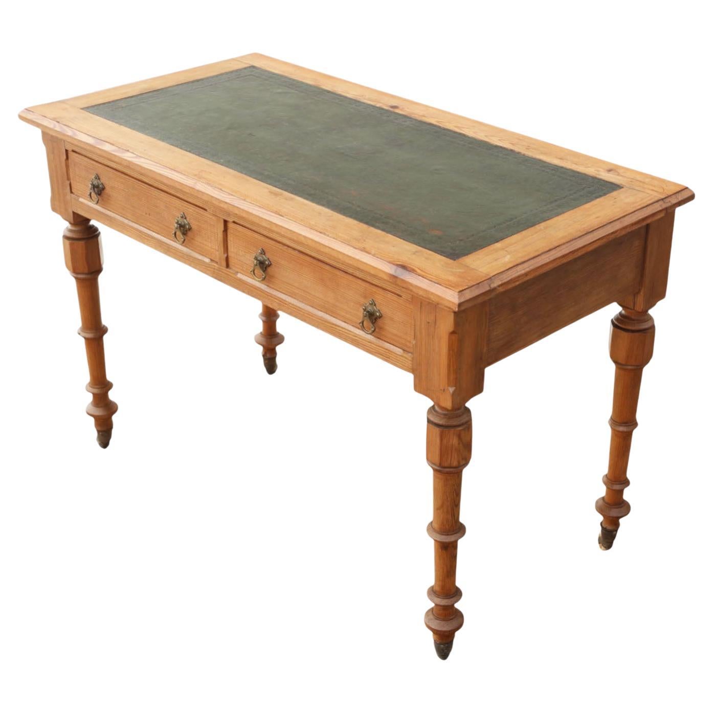 Ancien bureau de sacristie en pitch-pin du 19e siècle Table à langer de grande qualité en vente