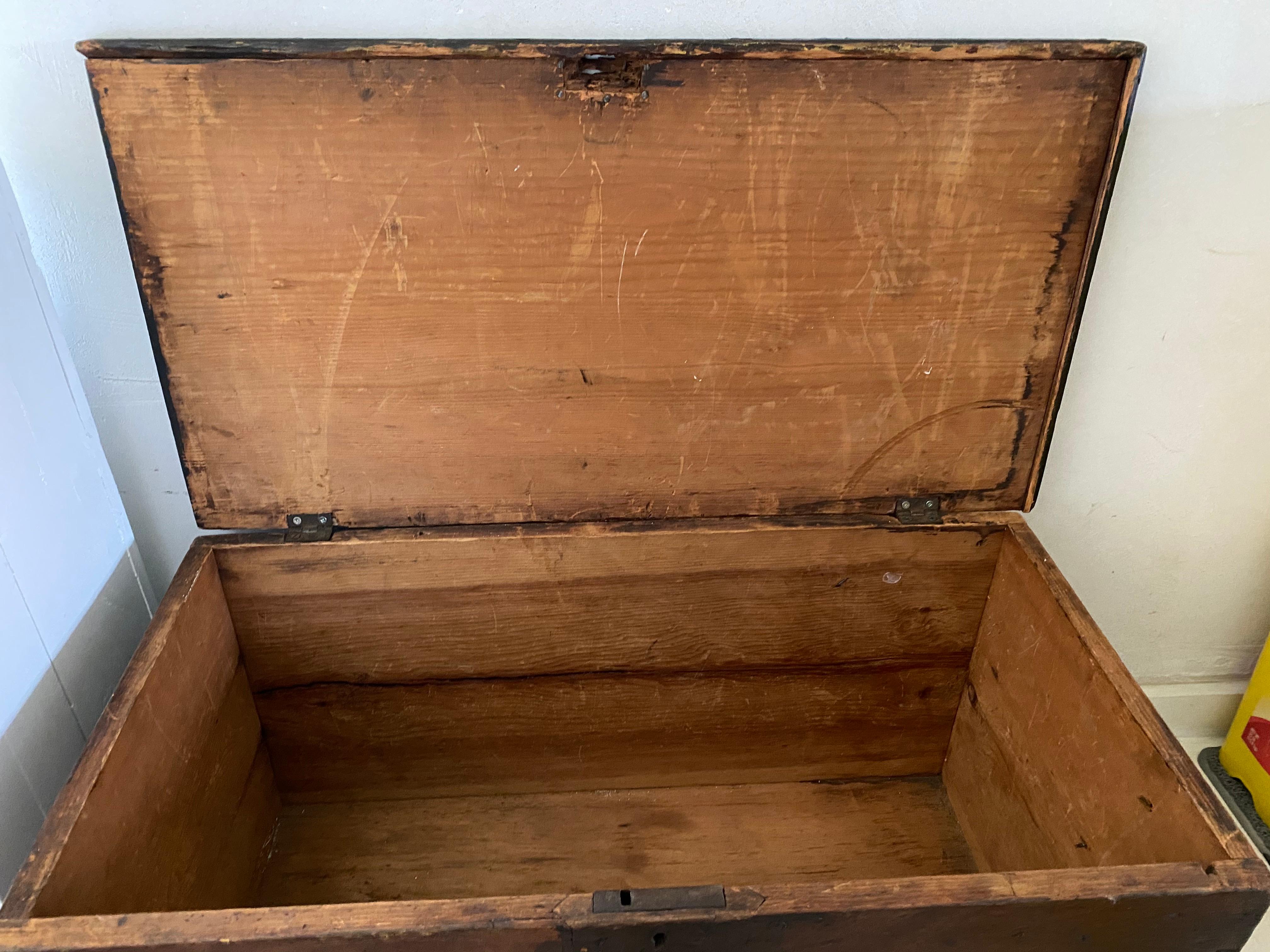 Antique 19th Century American Country Blanket Chest In Good Condition For Sale In Sheffield, MA