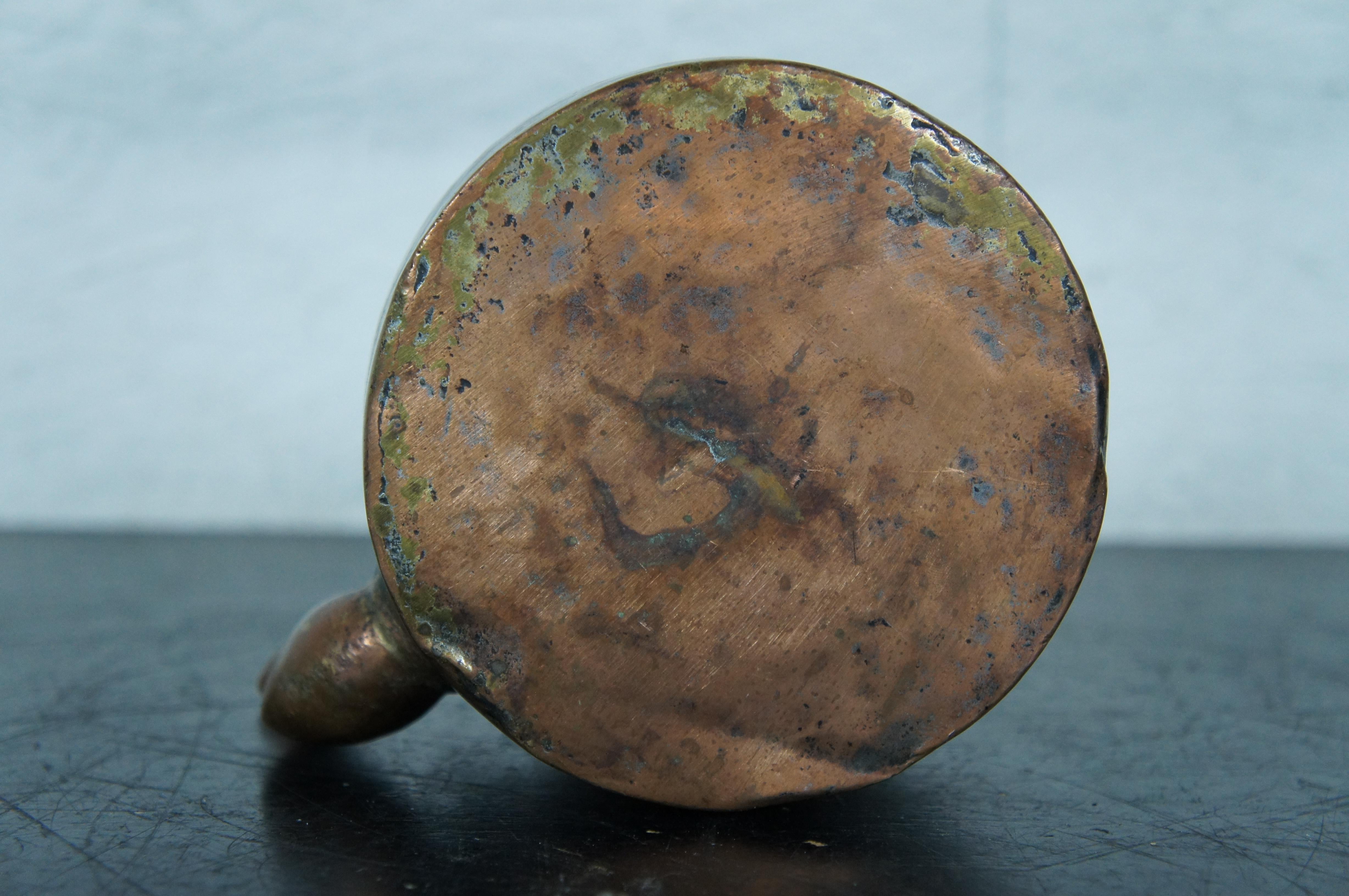 Antigua tetera de café de cobre martillado primitivo del siglo XIX en venta 3