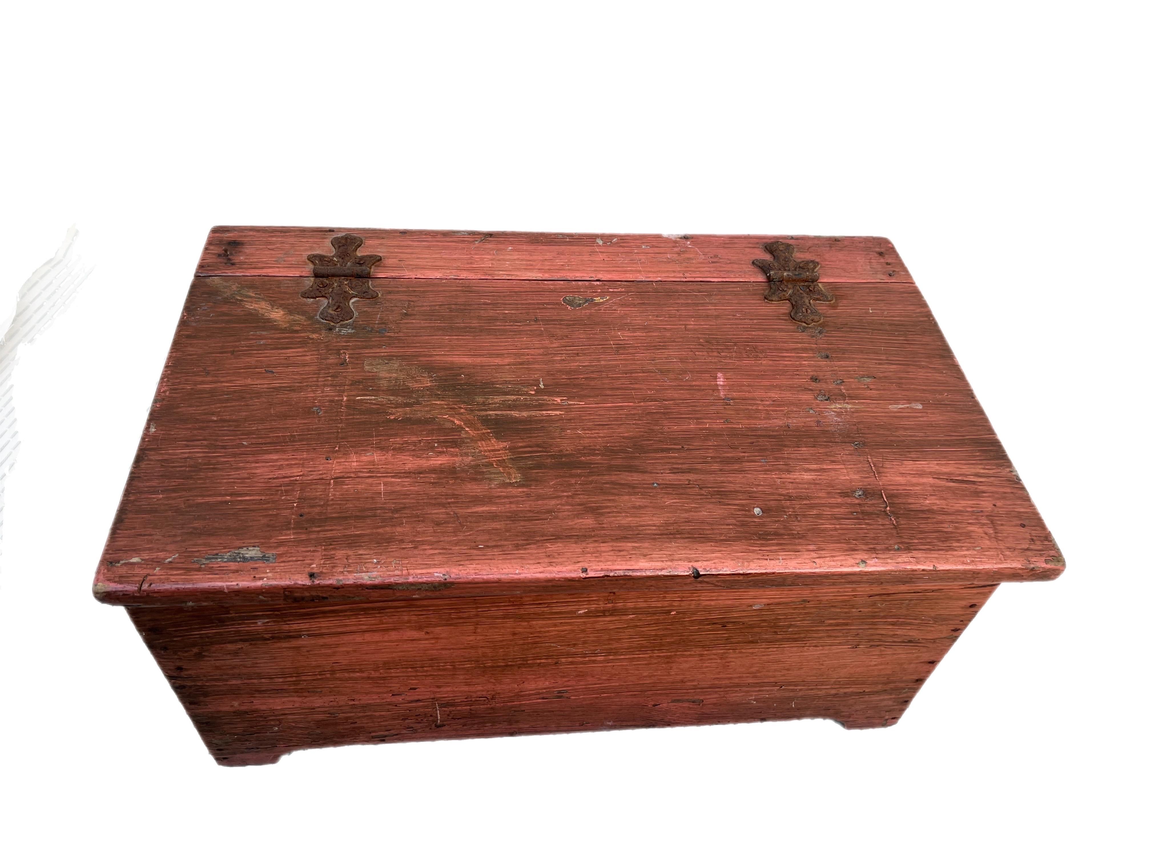 Antique 19th century primitive pine farmhouse blanket / hope chest or toy storage trunk. Made of pine featuring rectangular form painted red exterior, hand dovetailing, forged iron hinges and one interior compartment.