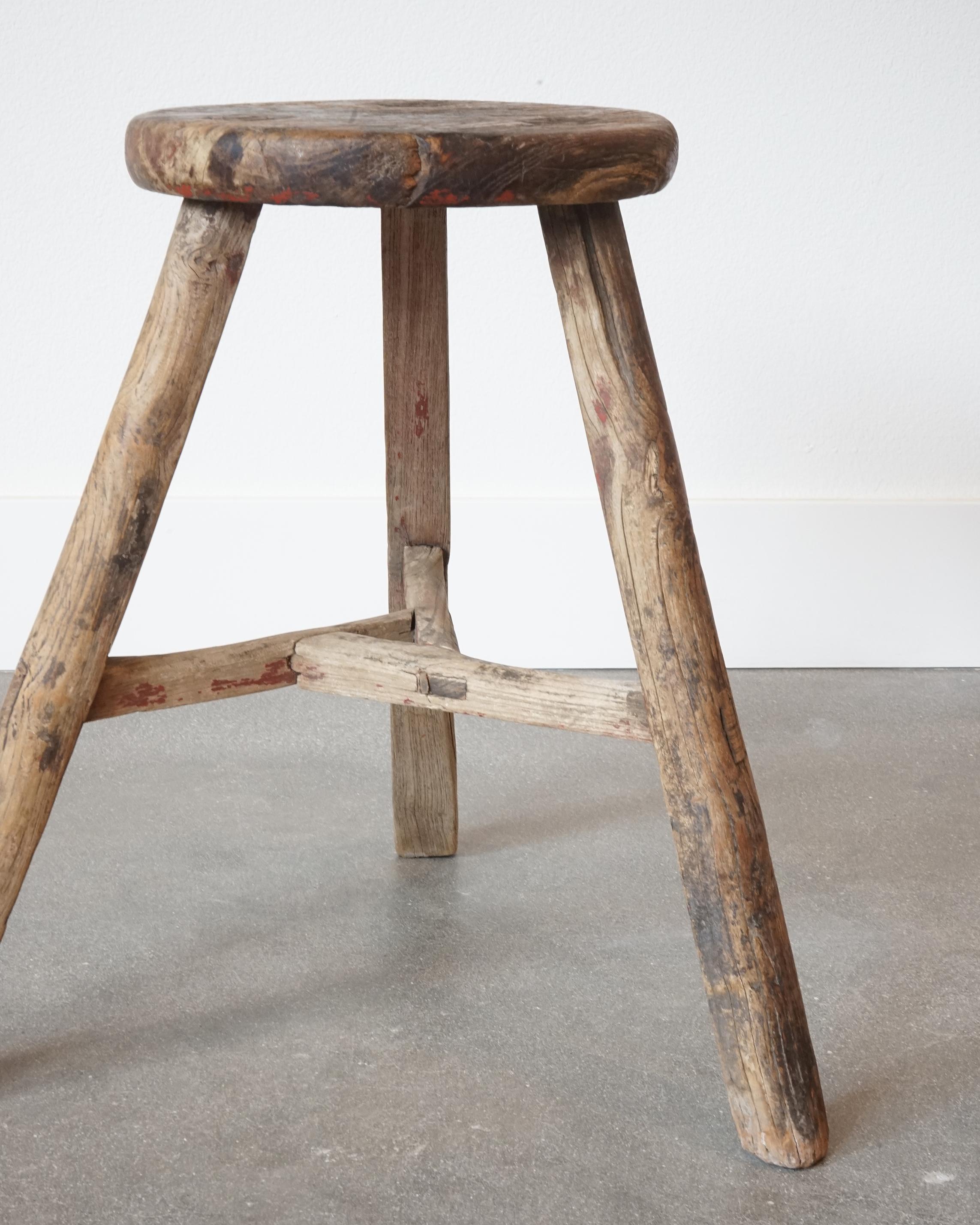 Antique 19th Century Primitive Tripod Stool In Distressed Condition In Los Angeles, CA