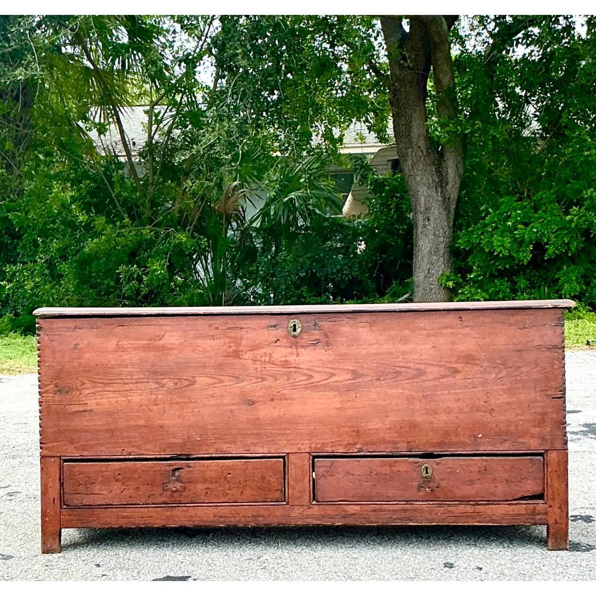 Rustique Ancienne commode primitive en bois du 19ème siècle en vente